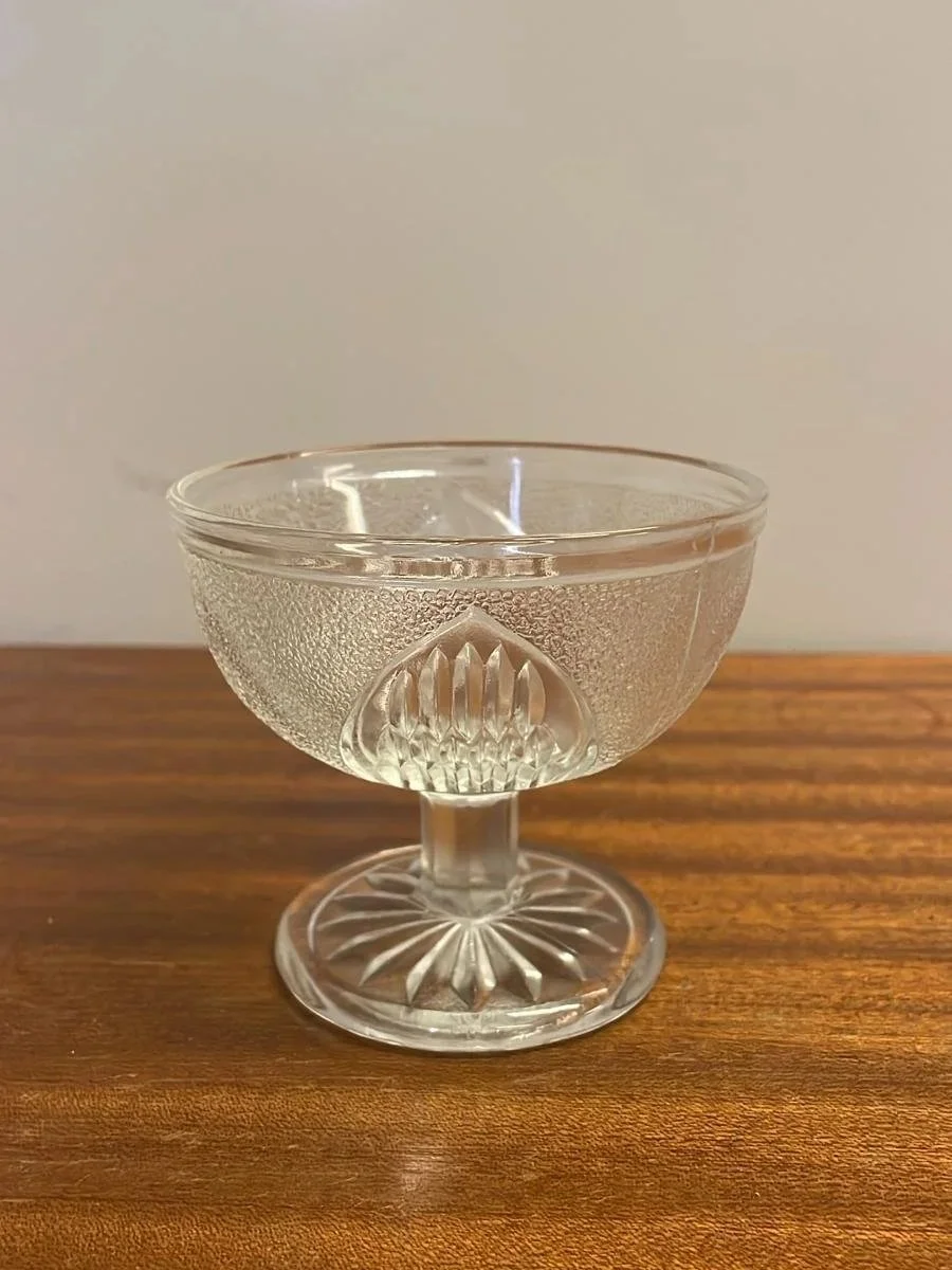 Englantilaisen Ravenheadin valmistamat jälkiruokamaljat.