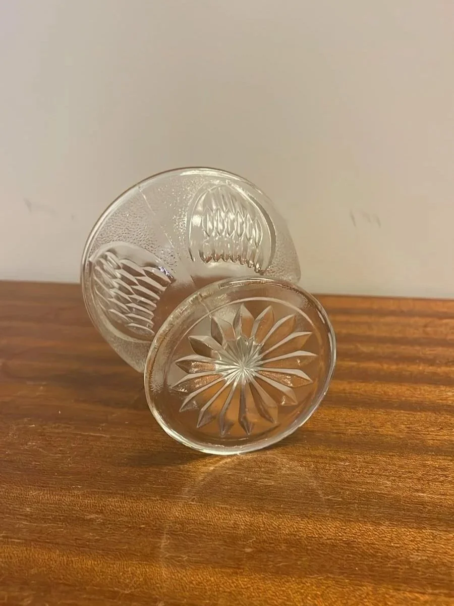 Englantilaisen Ravenheadin valmistamat jälkiruokamaljat.