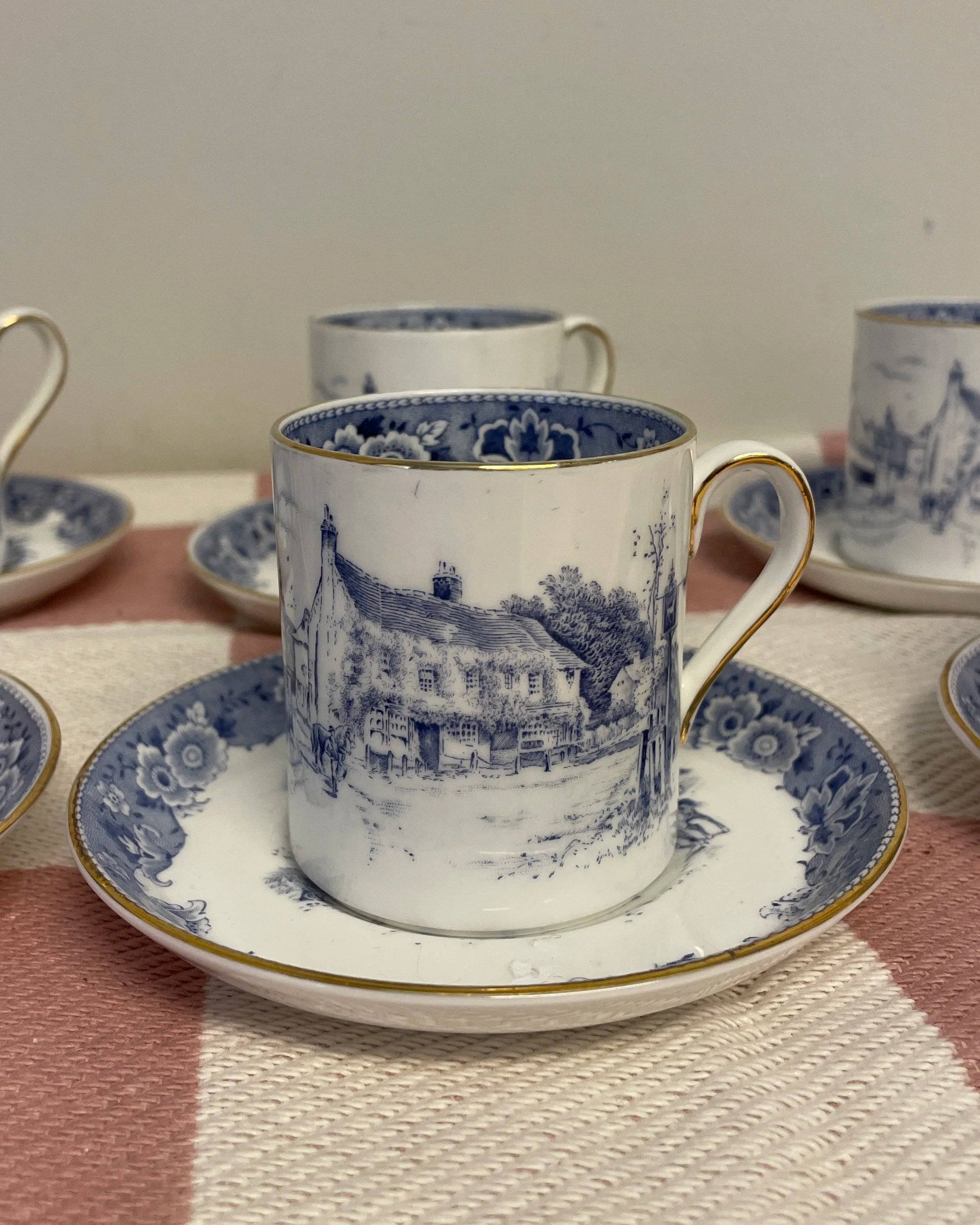 Vintage+Royal+Tuscan+luuposliininen+kahvikuppisetti+%286+kpl%29%2C+Englanti+Kirpputori+Forssa+Kierra%CC%88tyskeskus+Forssa+Kirppis5.jpg