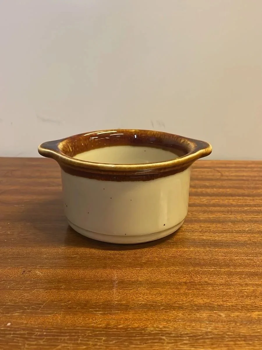 8 kpl Vintage Staffordshire Kiln Craft -kulho korvilla, Englanti (Staffordshire Potteries Kiln Craft, Made in England)