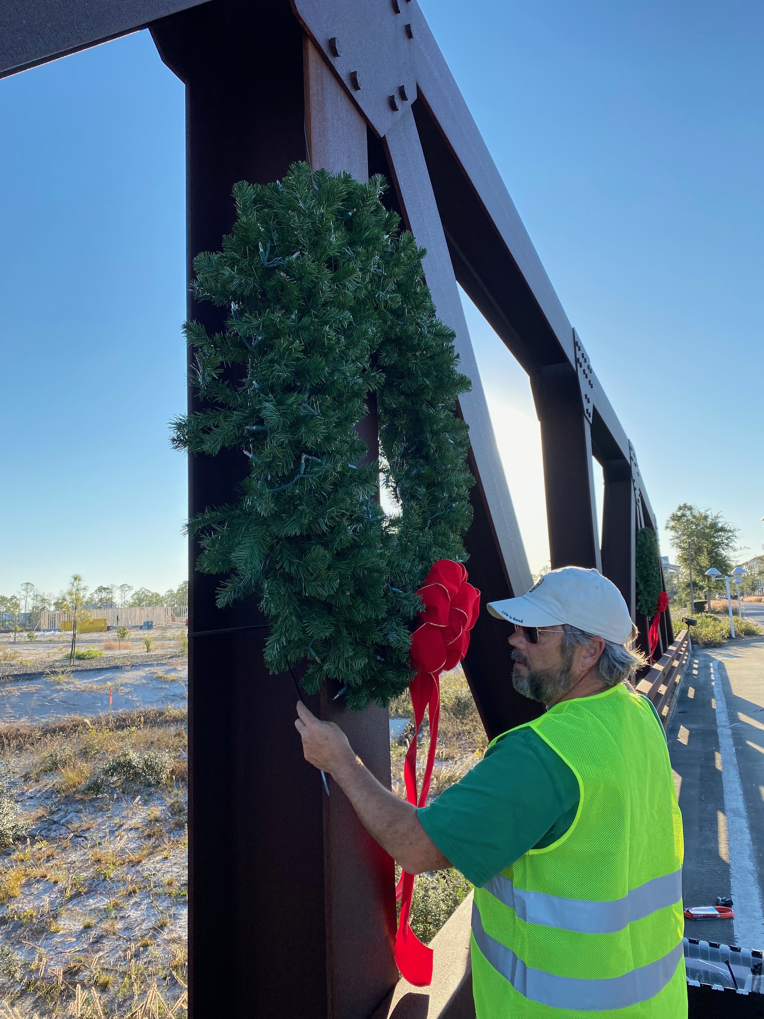 Adding wreath to bridge.jpeg