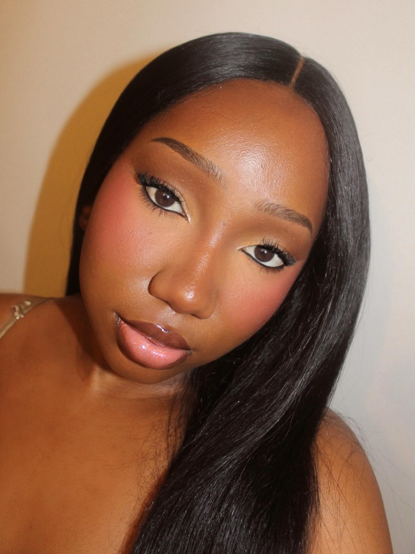 Soft glam 🎀

#londonmakeupartist #ukmua #glamonset #softglam #contentcreatoruk #londonphotographer #makeupartistuk #fashionmua #makeuptransformation