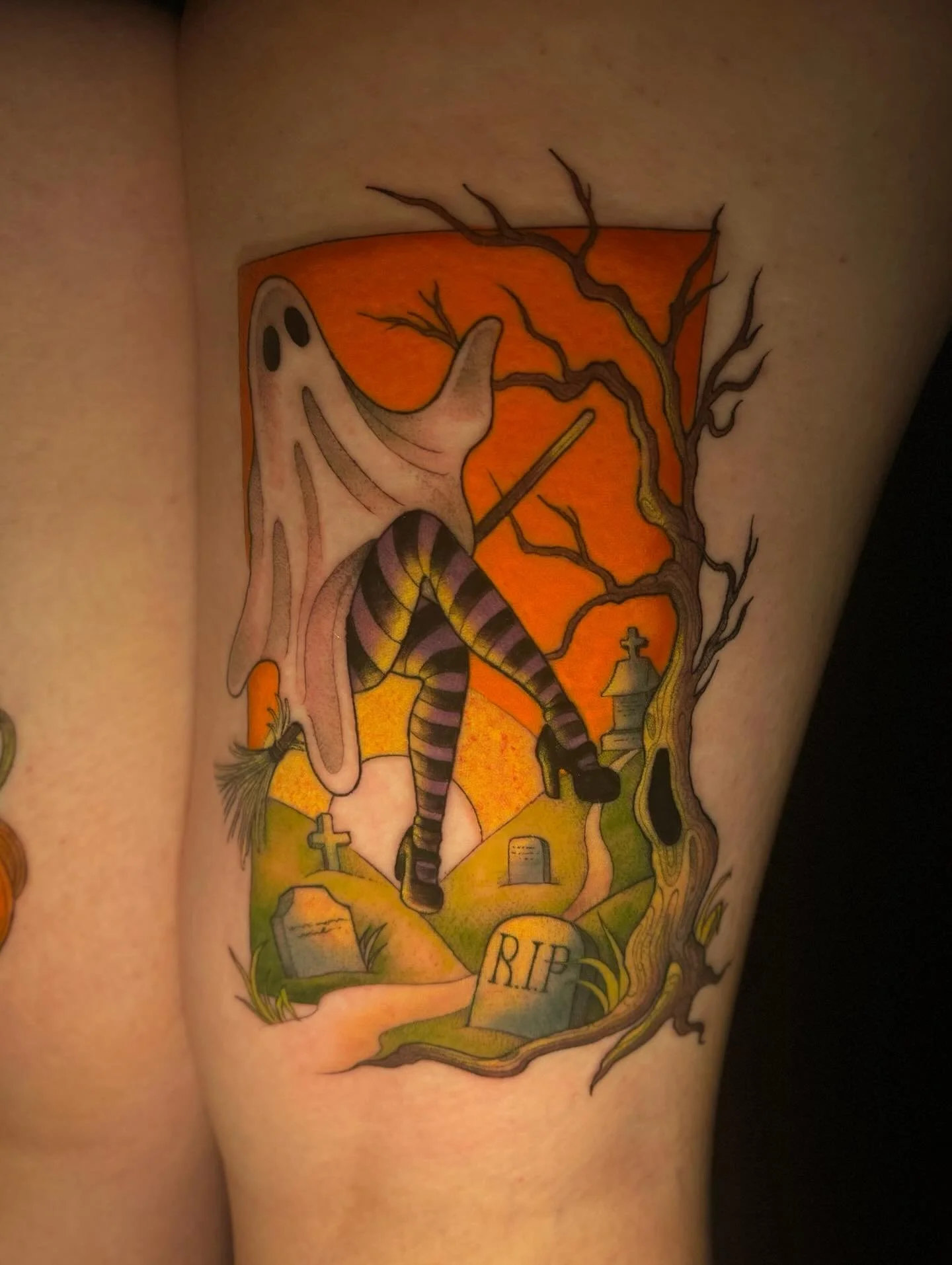 Two vintage inspired Halloween postcards for the always lovely E! Kitty on the left healed with minor touchups in the pumpkins and the piece on the left has healed linework and fresh colour. What a perfect thing to work on so close to Halloween 🎃