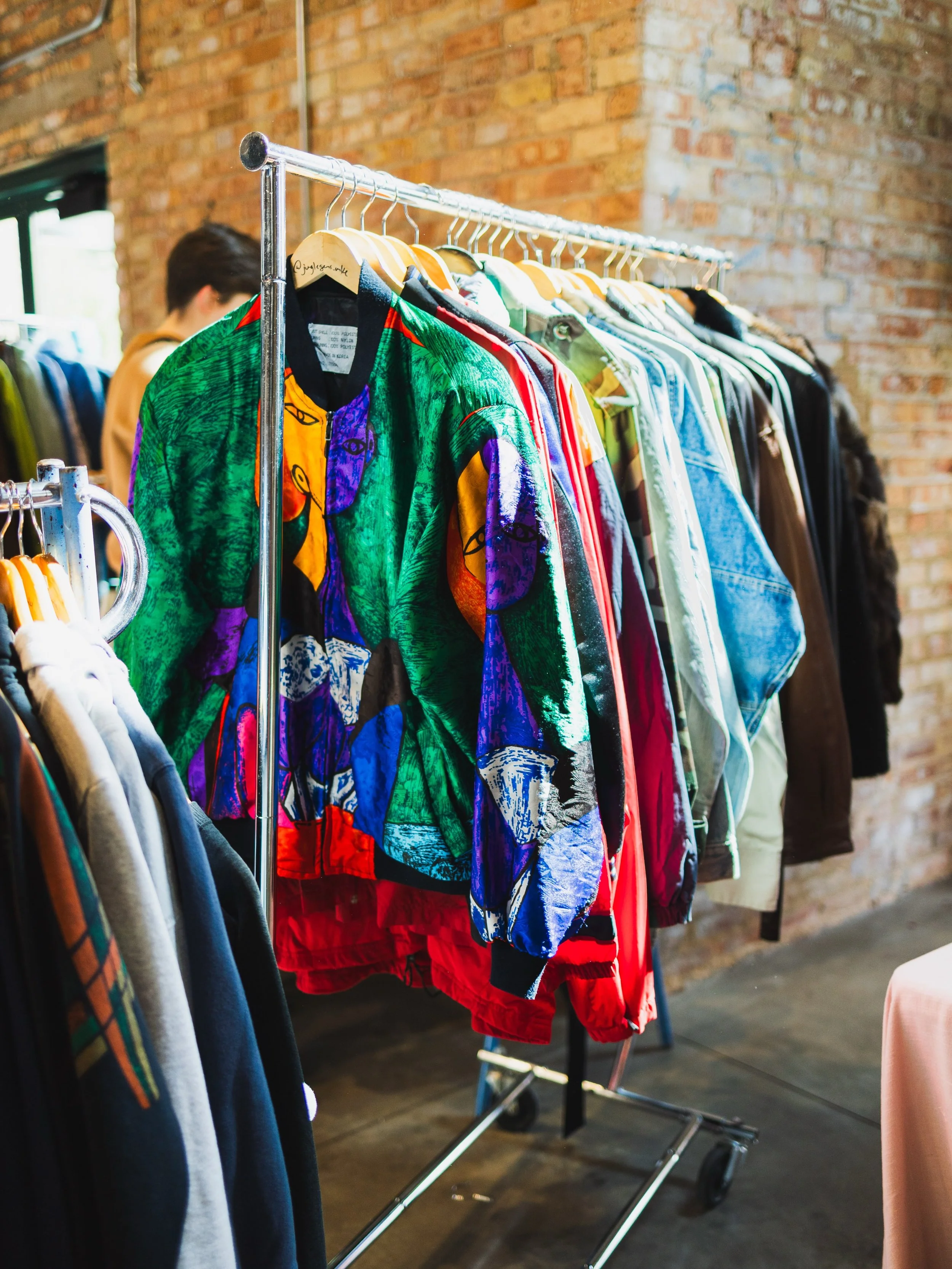 Taking us back to last weekend at the Spring &lsquo;26 Midwest Vintage Flea! 🍬

Still thinking about the vendors, the pieces, and the people who made the weekend what it was. 

From open to close, there was no shortage of great finds, fun fits, and 