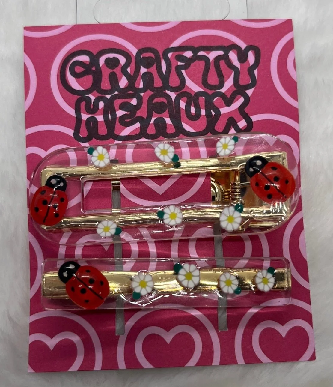 Summer vibes around the corner you will need new hair clips🐞🌼

#resinhairclip #hairsccessories