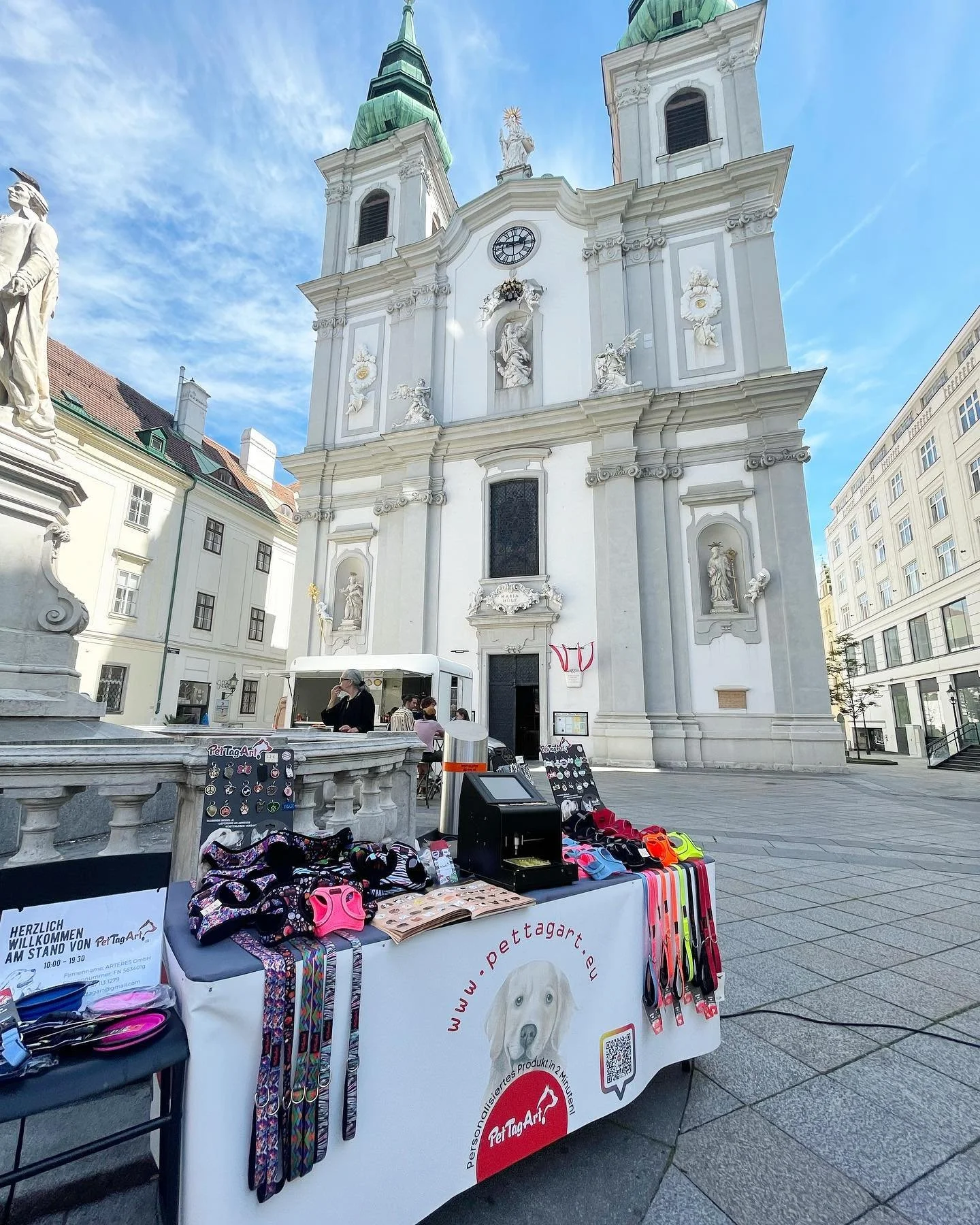 Wir lieben es, gl&uuml;ckliche Gesichter zu sehen! 🫶🏼 Freitag-Samstag gehen unsere Pop-ups in der Mariahilfer Kirche weiter. Mehr dazu unter www.pettagart.eu. #wien #wienliebe #wienstagram #wienerdogworld #wienblogger #mariahilferstra&szlig;e #popu