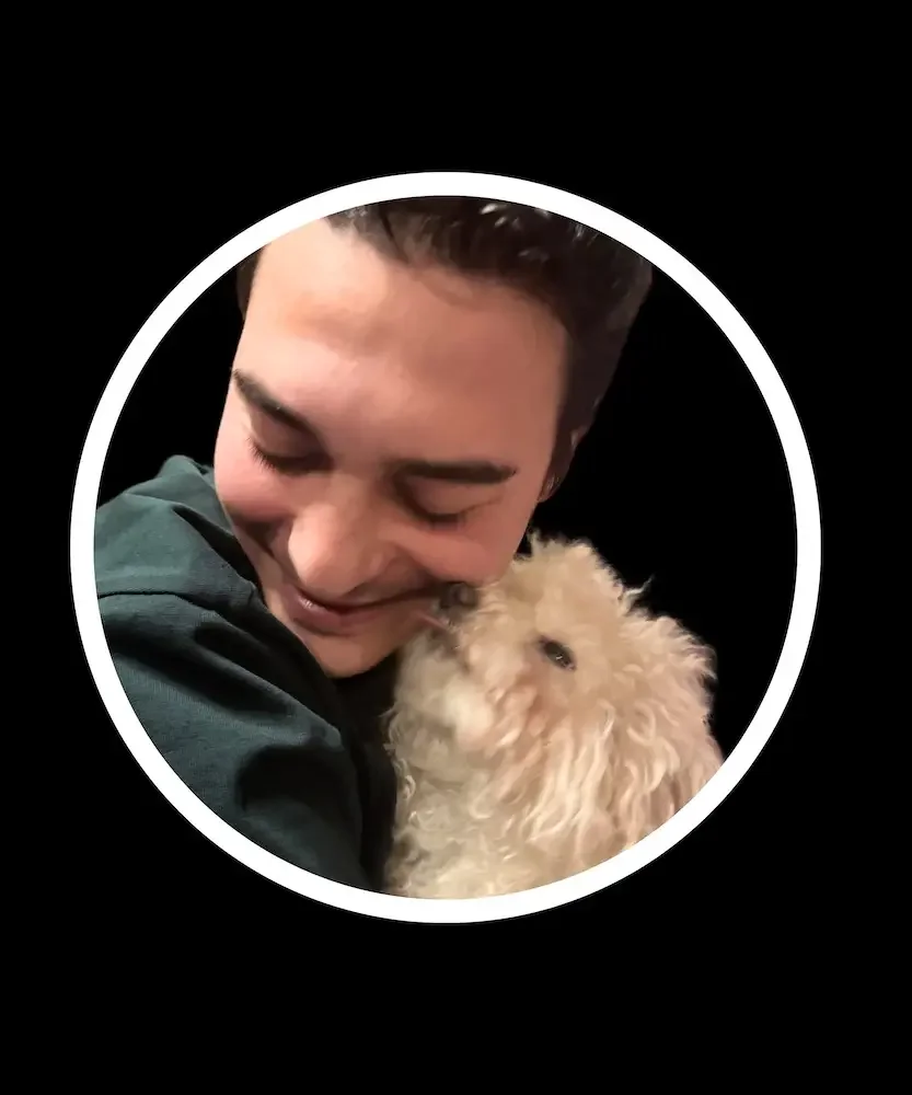 Erim von Pet Tag Art mit kleinem Hund in den Armen