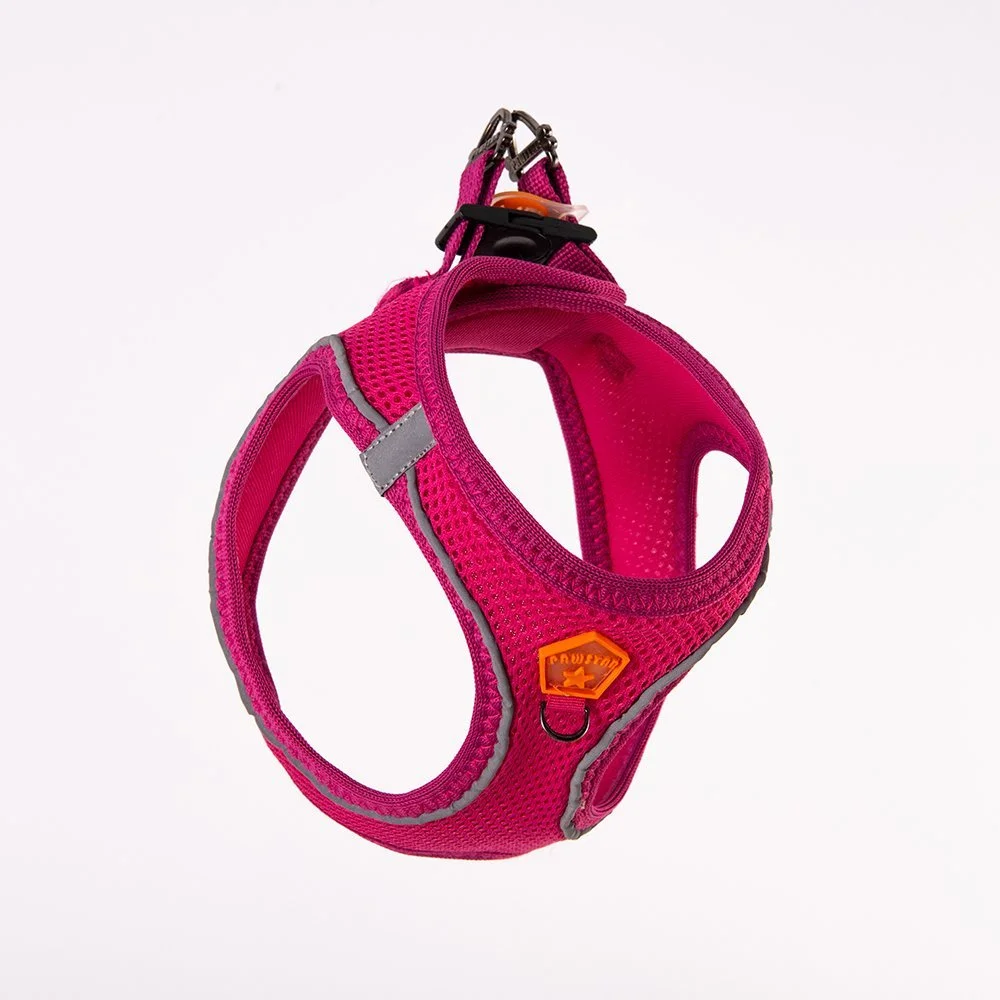 Detail der Passform: gepolstertes AirMesh Step-In Hundegeschirr Fuchsia