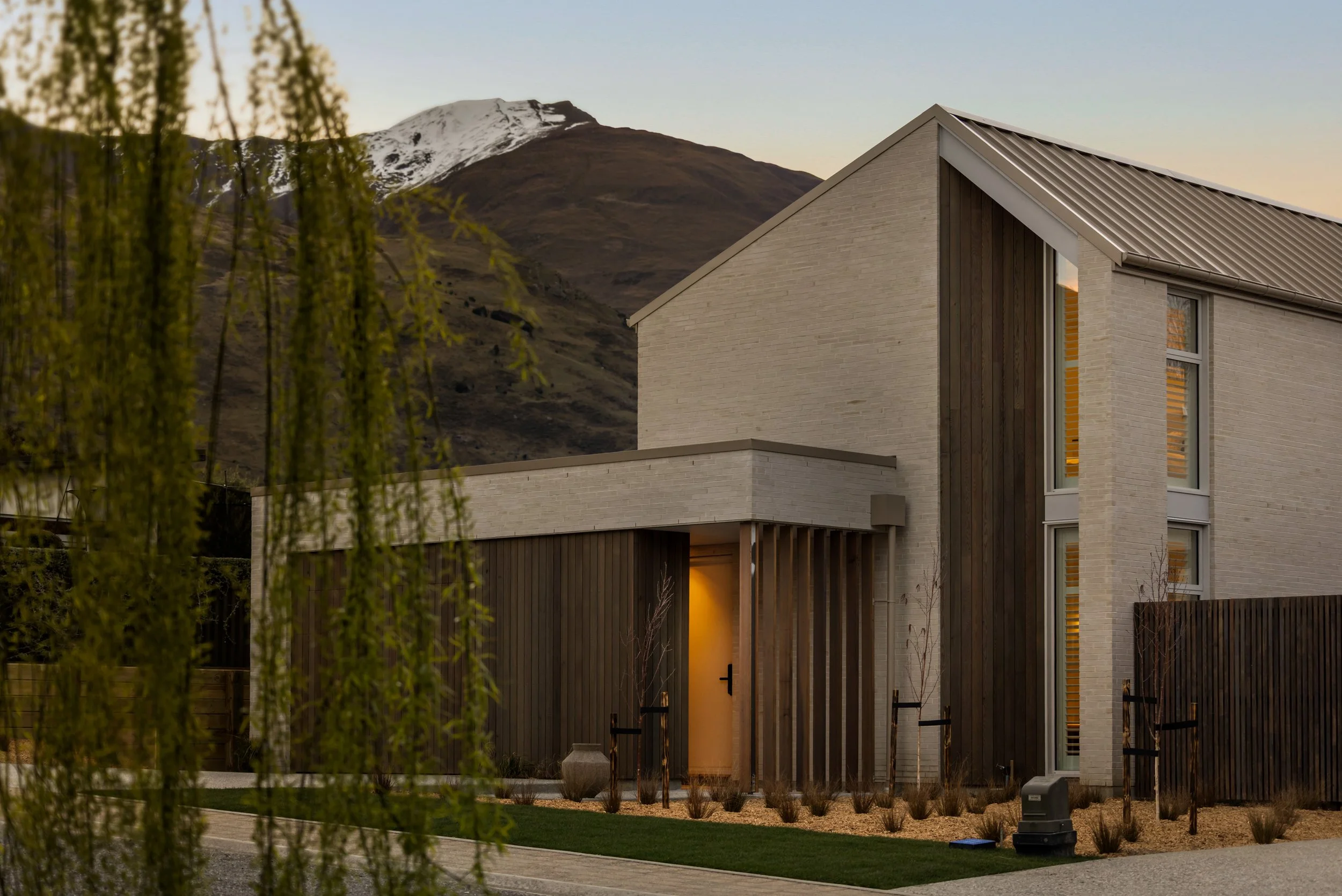 219097533__1789516125-229047-2McFarlaneTerraceWanaka-Dusk-11.jpg