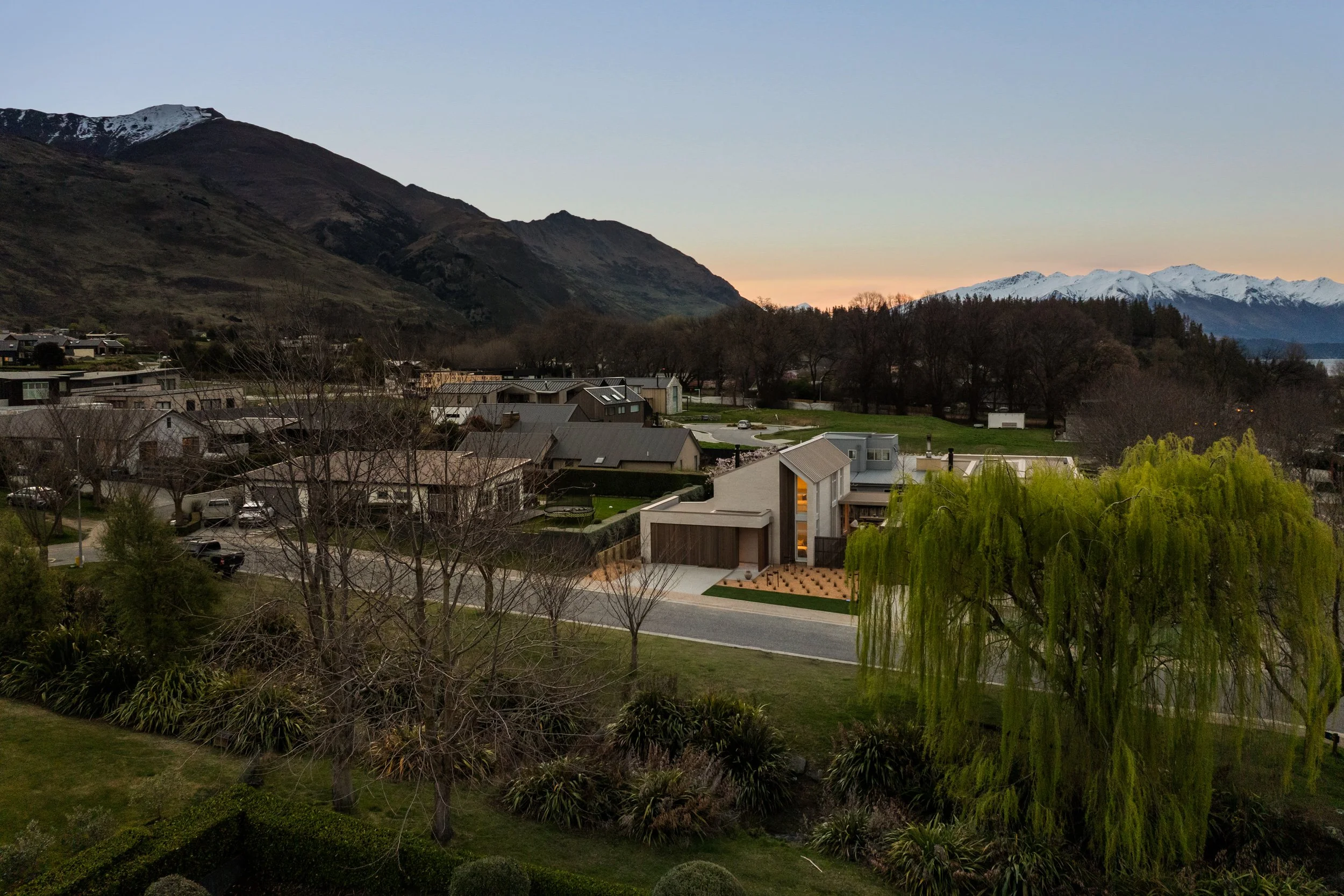 219097543__1789516128-41427-2McFarlaneTerraceWanaka-Dusk-12.jpg