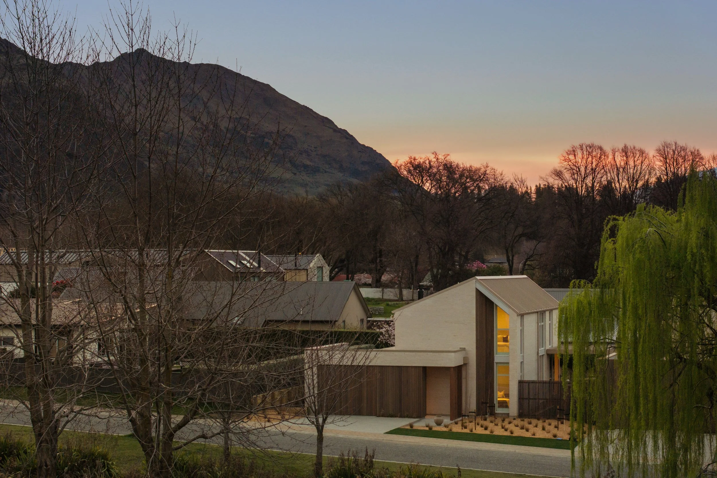 219097566__1789516133-29017-2McFarlaneTerraceWanaka-Dusk-13.jpg