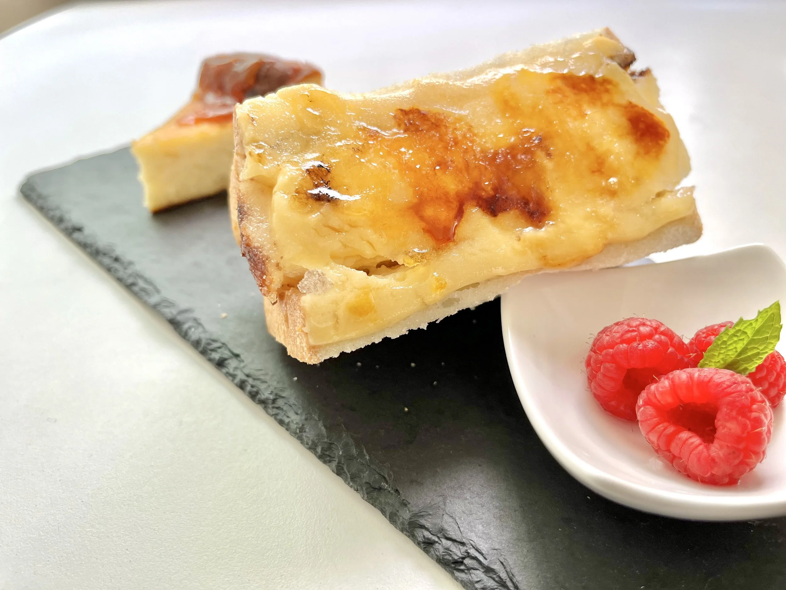 Basque Cheesecake & Brûlée Cream   SANDWICH