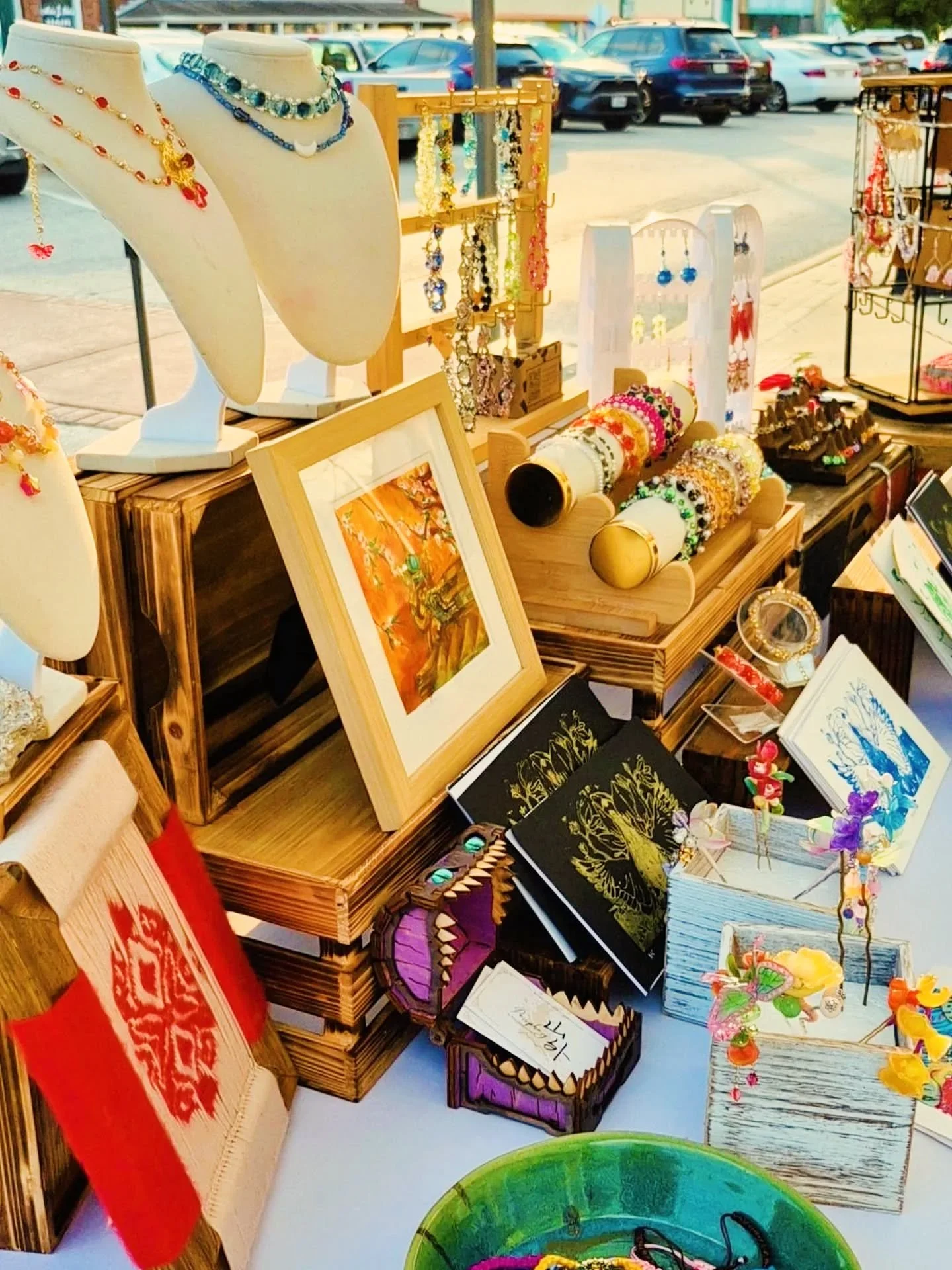 2025 outdoor market season wrapup! 
Ok, last night was a bit of a flop. But that's kinda how markets go. This was my first year doing a fully swing market season, and here are the things I learned:
✨ Be picky. It took me some trial and errors to find