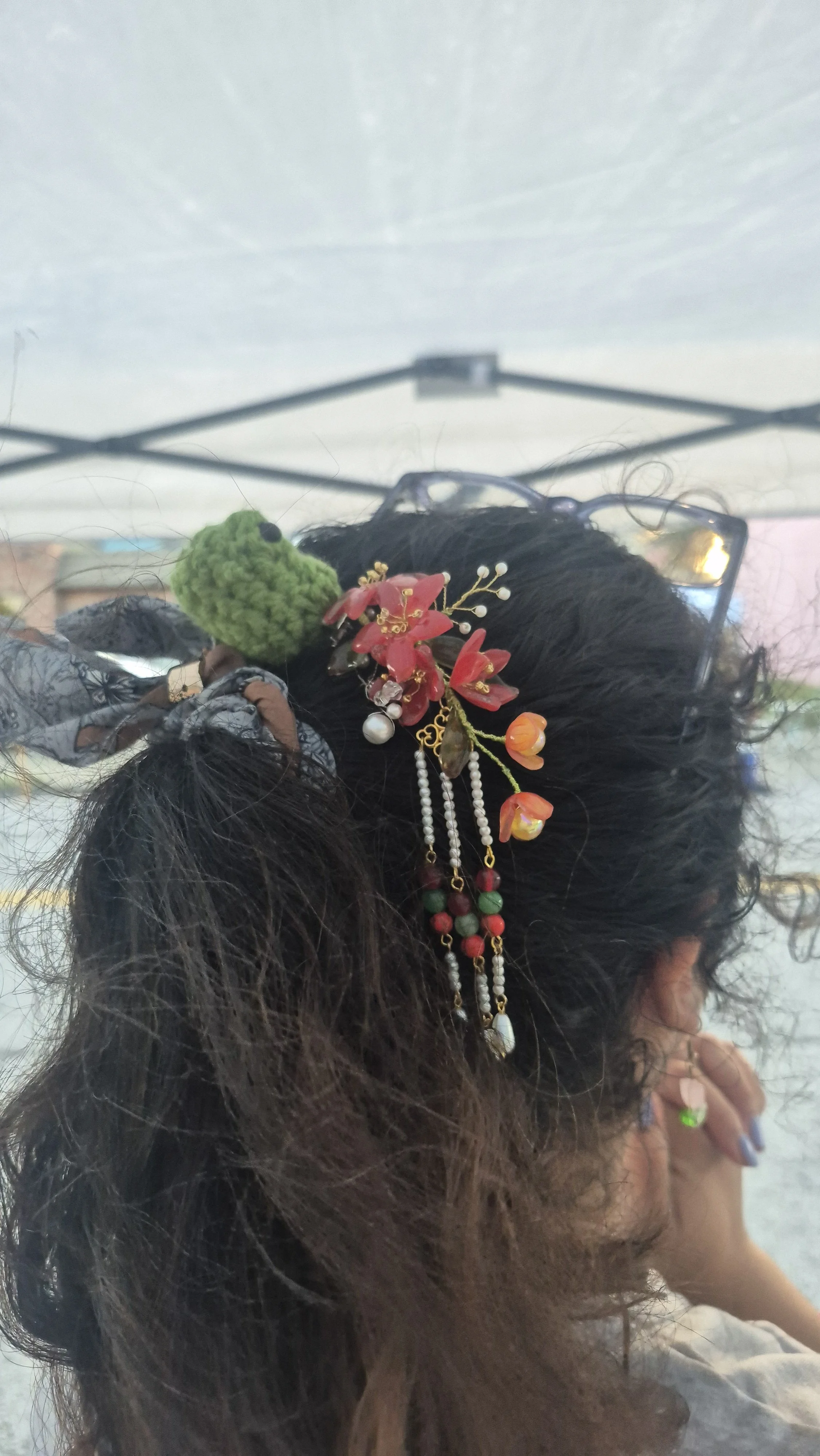  small spider lily haircomb with beaded tassels for medium hair  