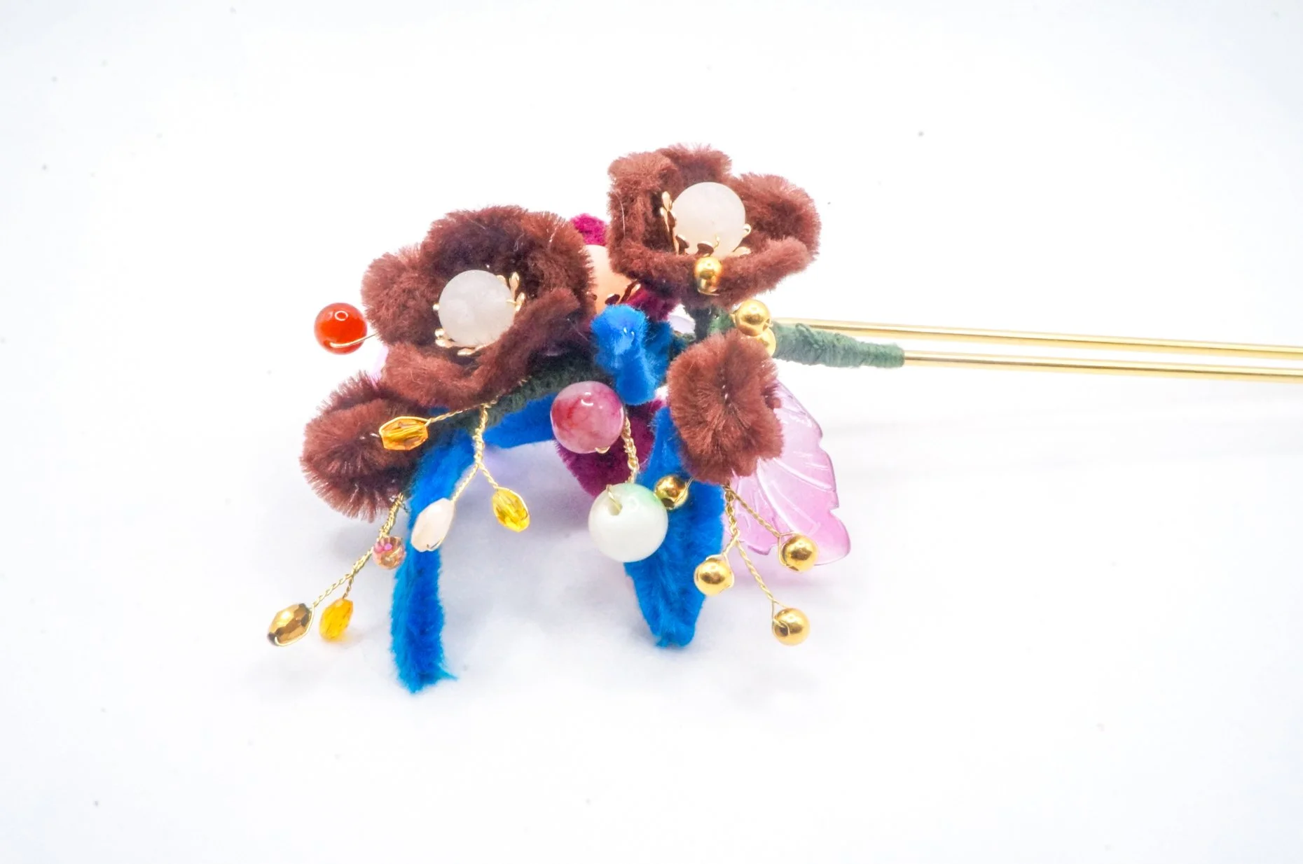 Hand-crafted Chinese hertiage rong hua/silkflower hairstick recreating the resilient elegance of plum blossoms.