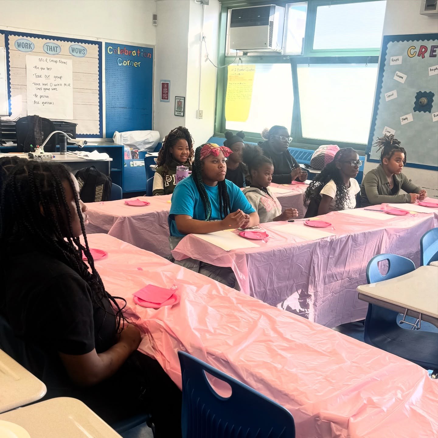 El Dr. T está preparando a nuestros hijos para algo especial. Beyond the Table comienza esta semana. Se trata de una experiencia de dos días diseñada para inspirar a los estudiantes de color con tutorías, charlas sinceras y un futuro en el que puedan verse reflejados.

Nuestras chicas pasaron el día de hoy...