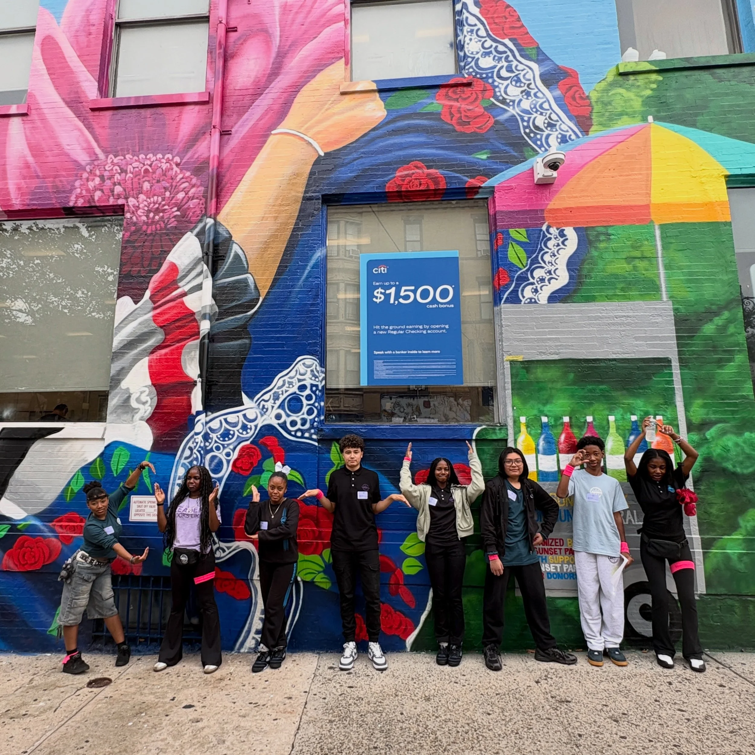 Welcome to the neighborhood, 9th graders! 🗺️🧭

To kick off their very first week at Launch, our 9th grade students laced up their sneakers and hit the streets of Sunset Park for a neighborhood scavenger hunt. Working in teams, they explored local l