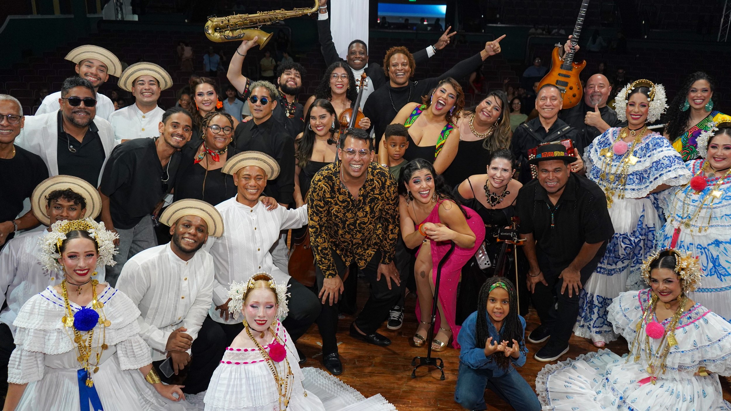 Hay momentos que uno quisiera guardar para siempre. 🇵🇦❤️

Ver a tanta gente reunida en un mismo escenario, haciendo m&uacute;sica, bailando, cantando y representando un pedacito de lo que somos como paname&ntilde;os&hellip; todav&iacute;a me emocio