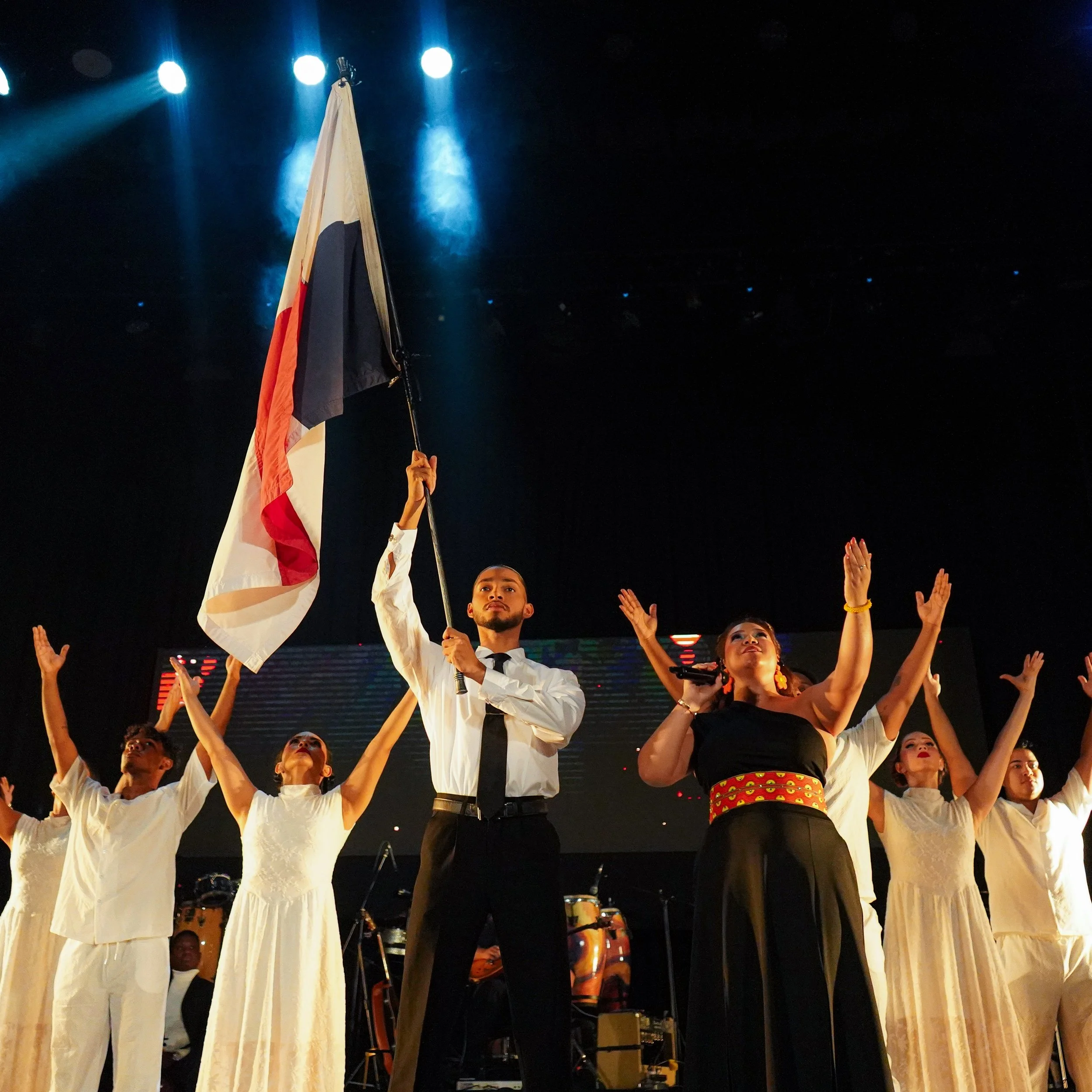 Hay noches que terminan cuando se apagan las luces&hellip;
y hay otras que apenas comienzan ah&iacute;. ✨🇵🇦

El 1 de agosto vivimos una experiencia que reuni&oacute; m&uacute;sica, danza, identidad, tradici&oacute;n y nuevas formas de sentir a Pana