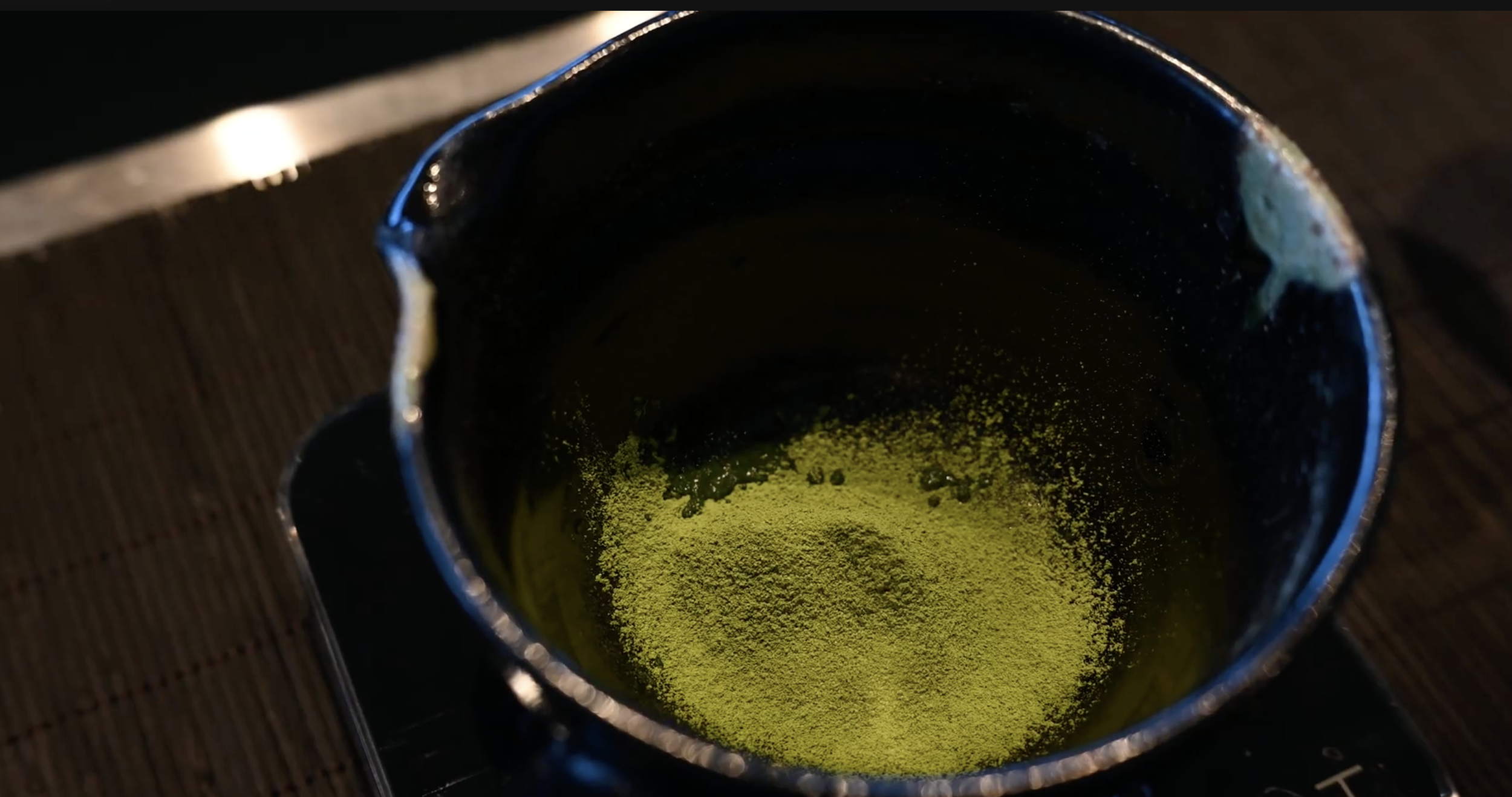 Genmaicha powder ready to whisk.png