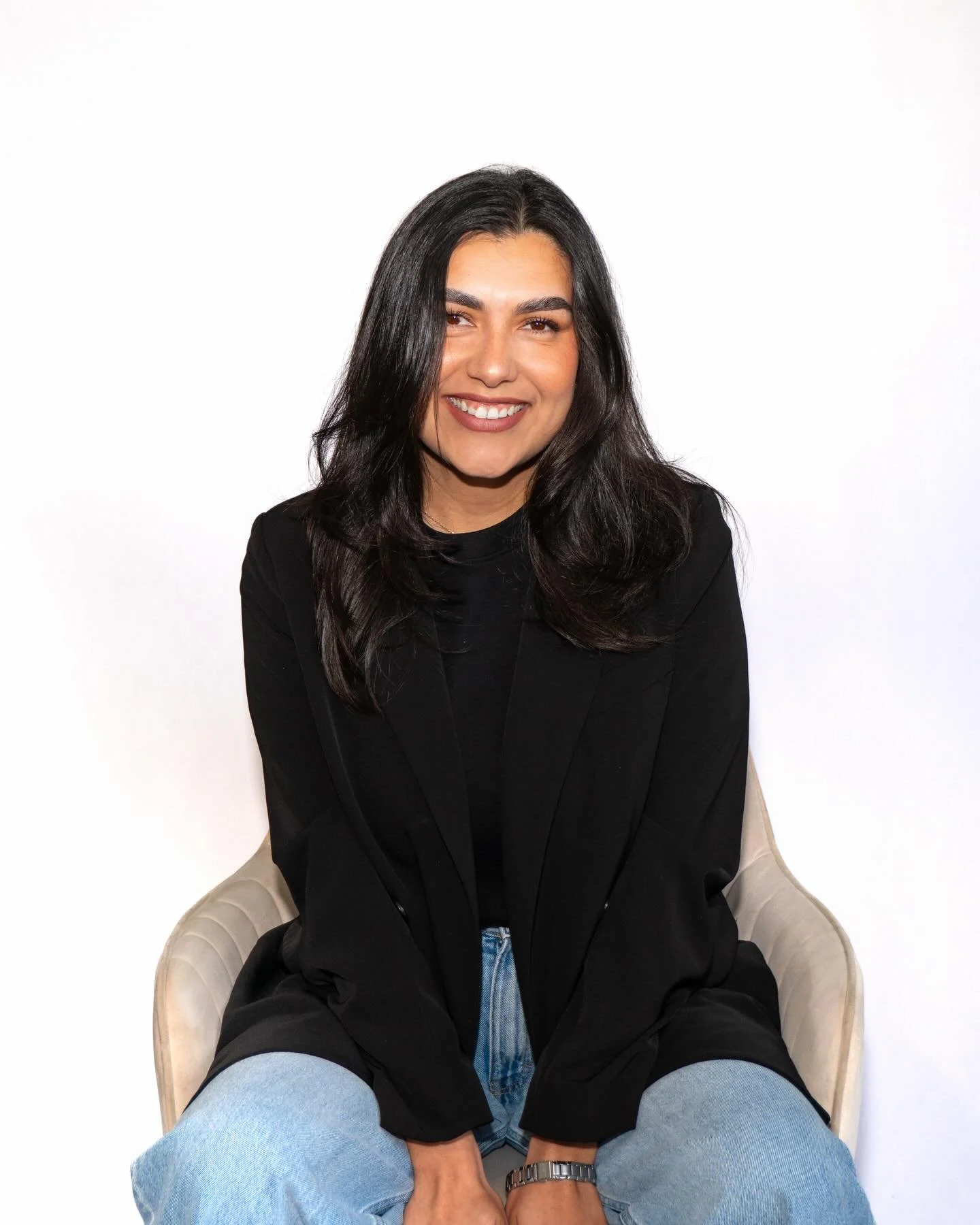 Un poco de la sesi&oacute;n de fotos para la @psic_noreliamorales capturando su esencia y su labor profesional 💻✨