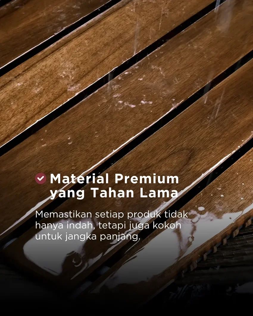 Close-up of wet wooden slats with water on them. Overlay text mentions high-quality, durable material that is both beautiful and strong, suitable for long-term use.