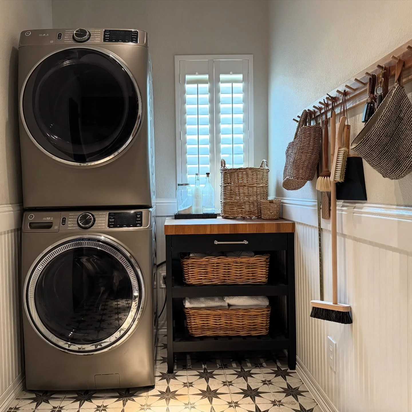 It doesn&rsquo;t need to be massive to get the job done and still look pretty at the same time. #thehappeninghome #denverinteriordesign #laundryroom