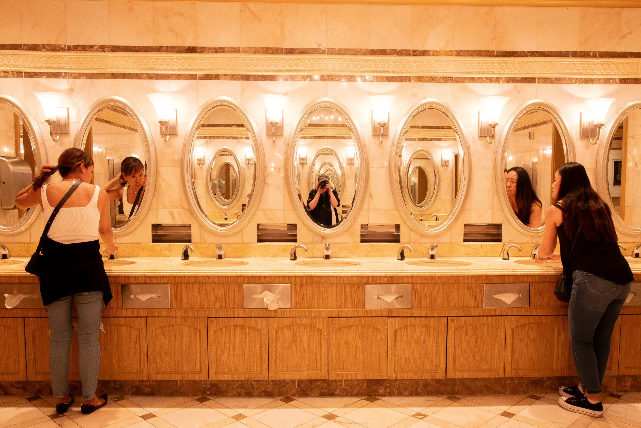lou in the loo