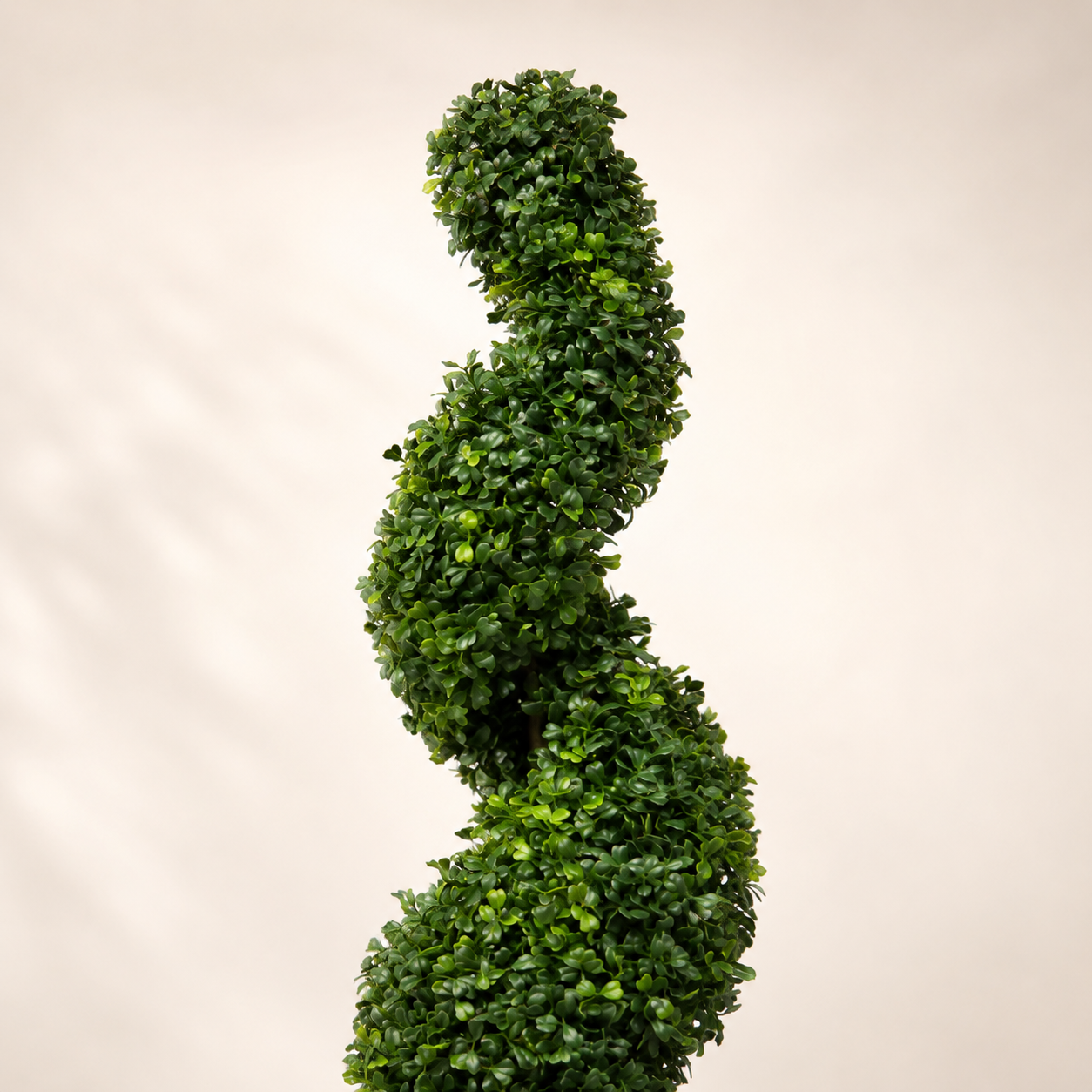 Artificial spiral boxwood topiary tree for indoor and outdoor decoration