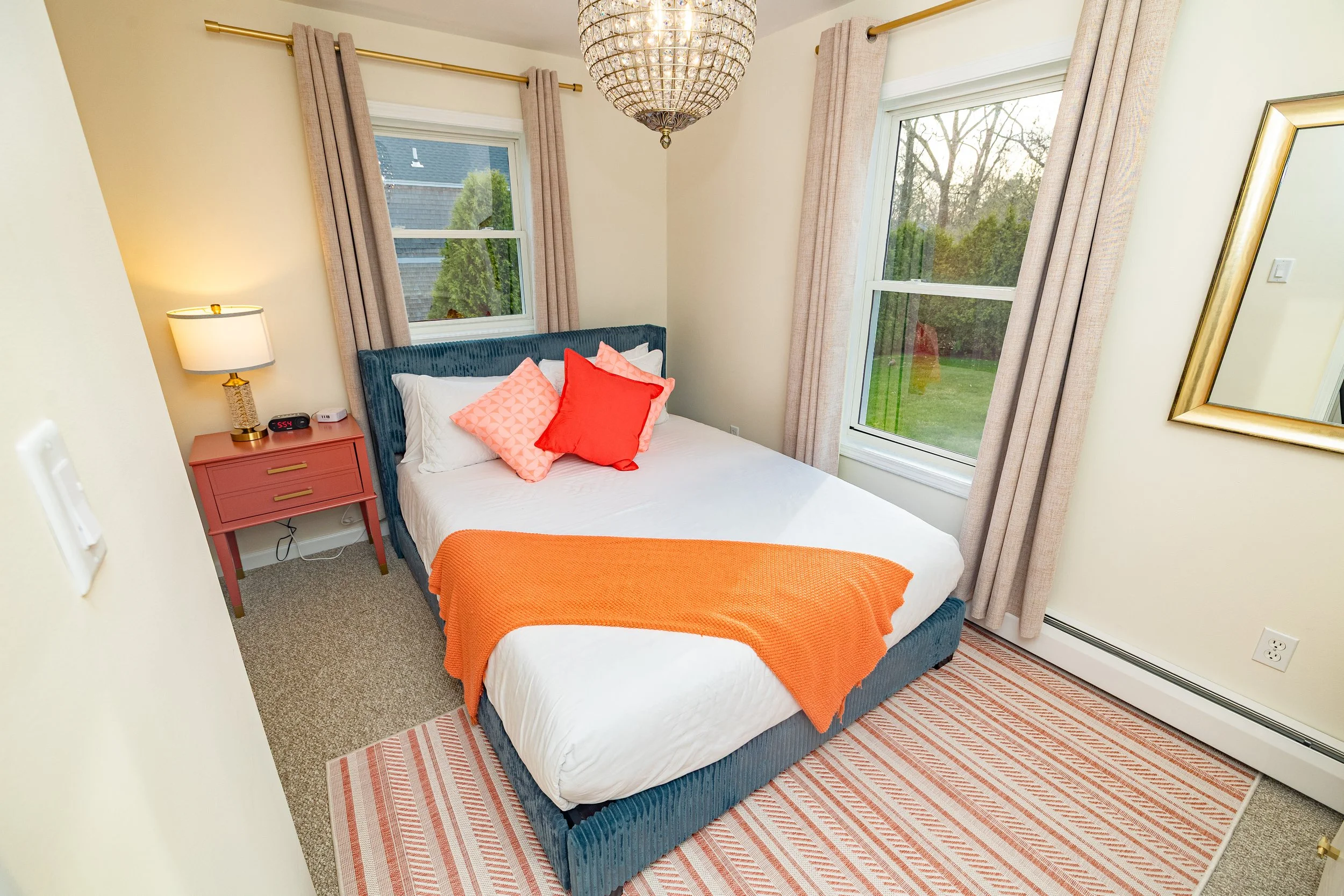 Bedroom 2 - 1st Level, Queen, TV