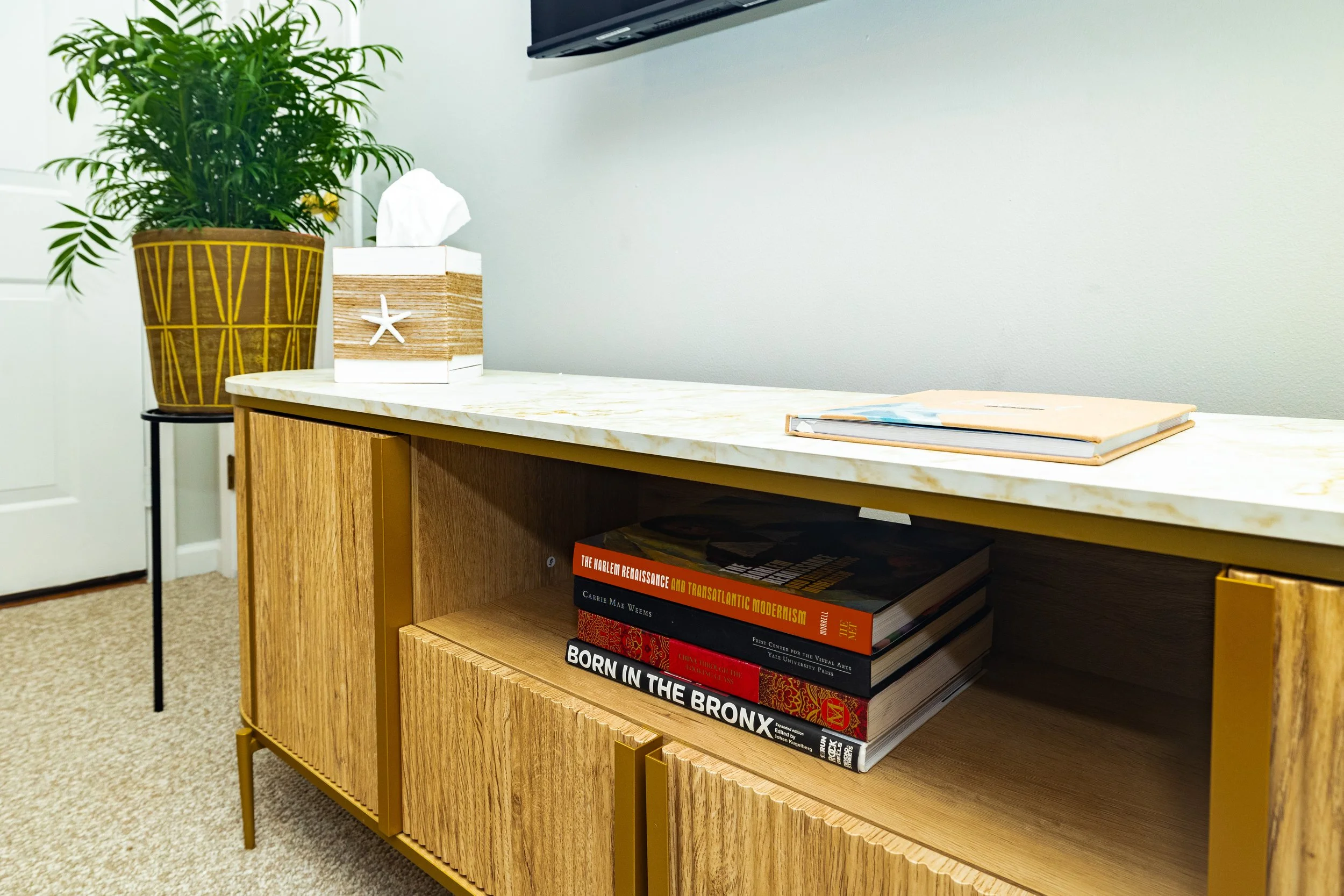 towanticut - living room.jpg