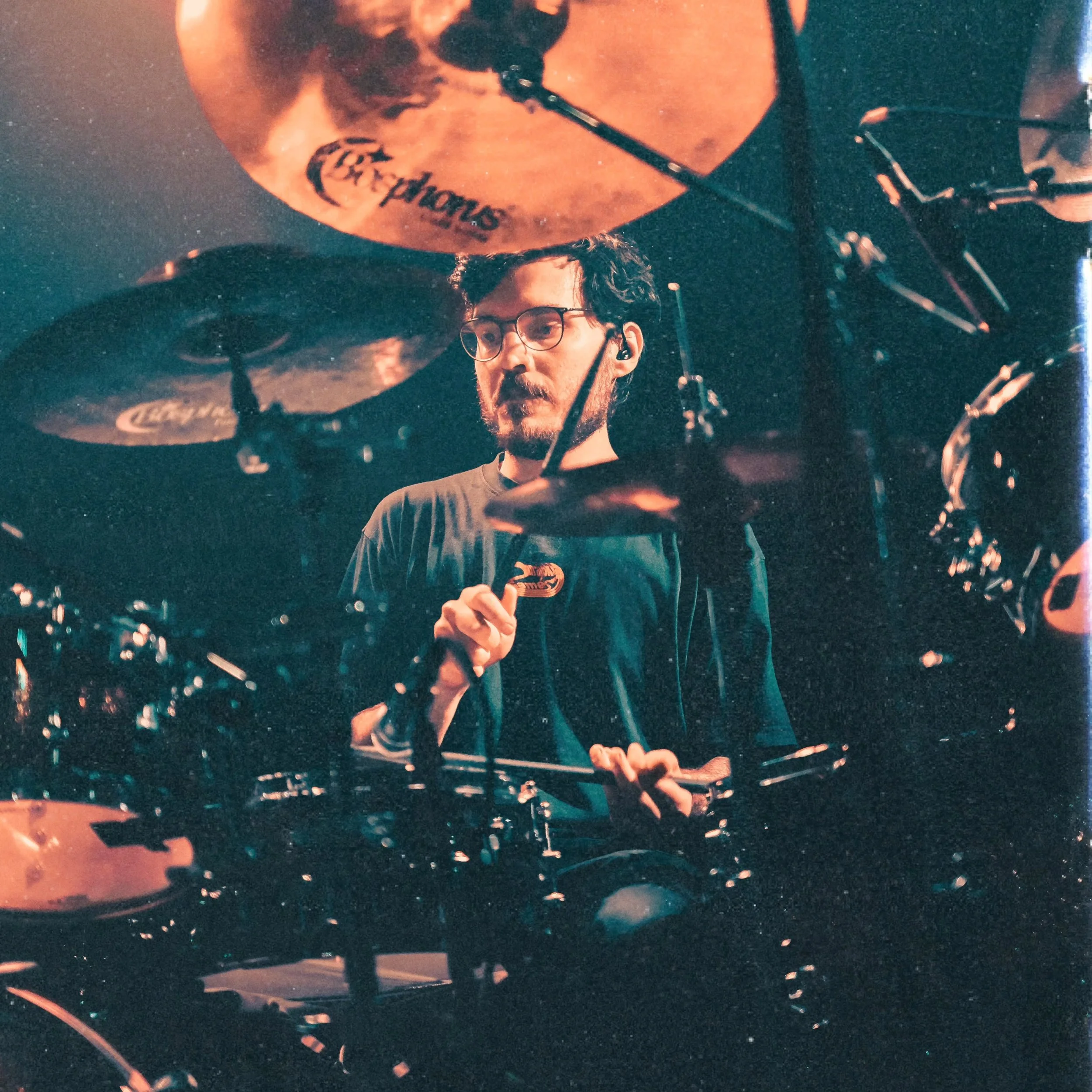 ⚡ on stage with @elektricrokband. Lots of tools for a progressive gig like this. 🥁❤️

1st pic by @samusael

#prog #drums #drumming #fusion #livemusic