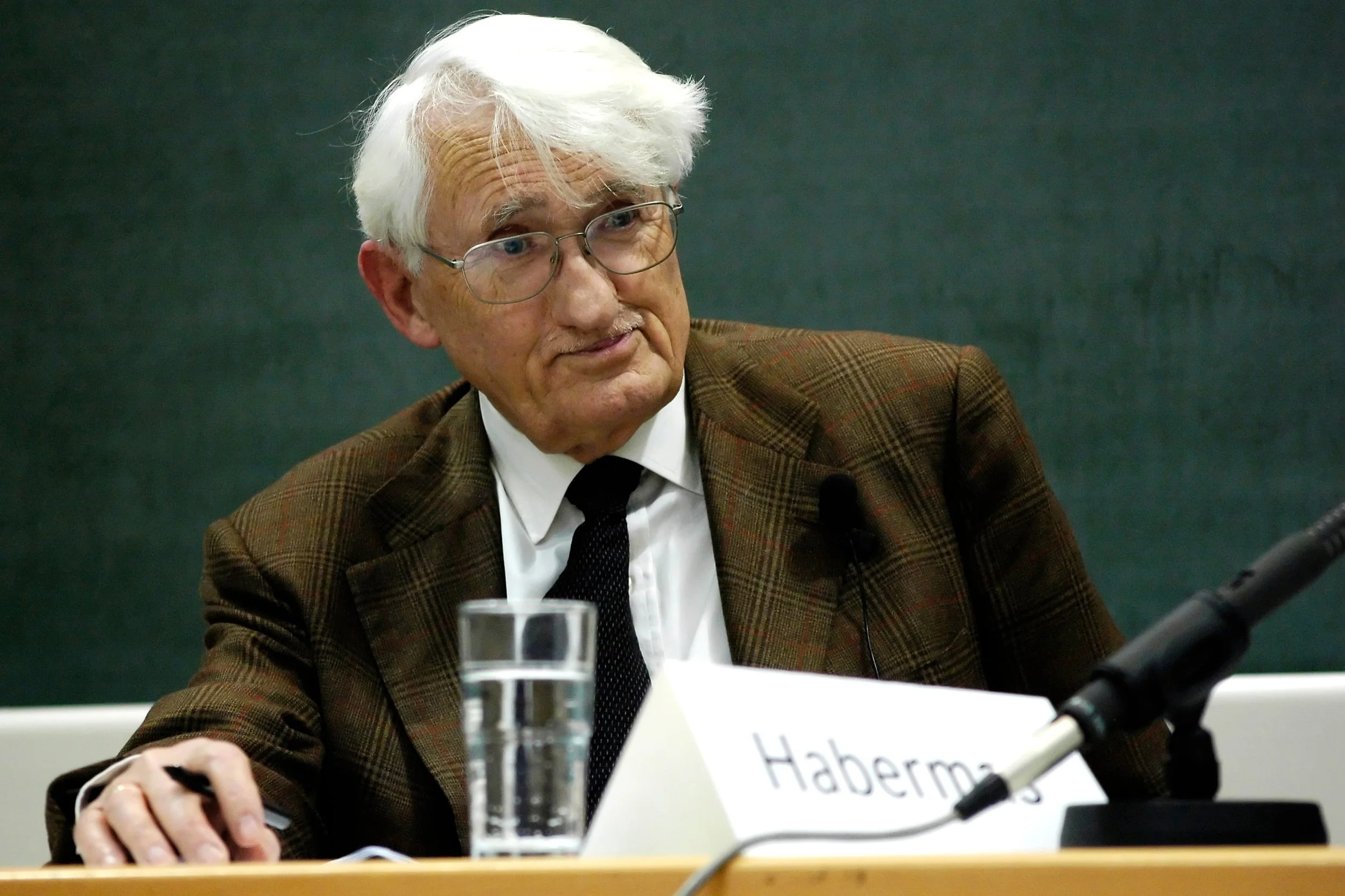 Jürgen Habermas y la esfera pública en la era de los algoritmos