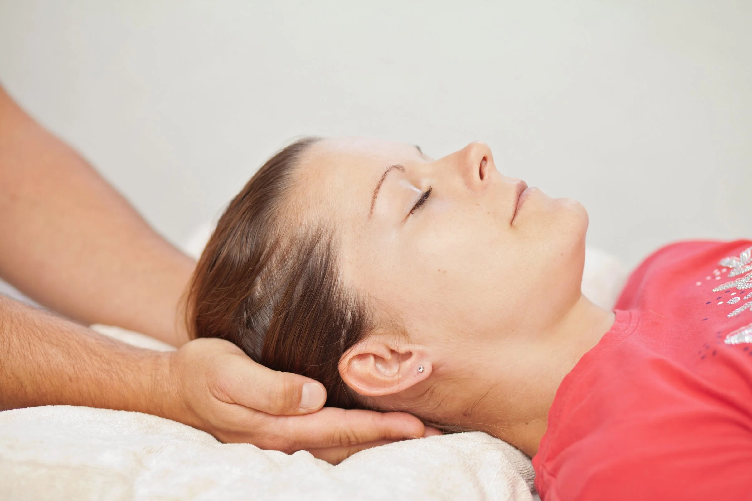 Reiki: sostegno amorevole alla base della mente e del collo ( Pos 3 )