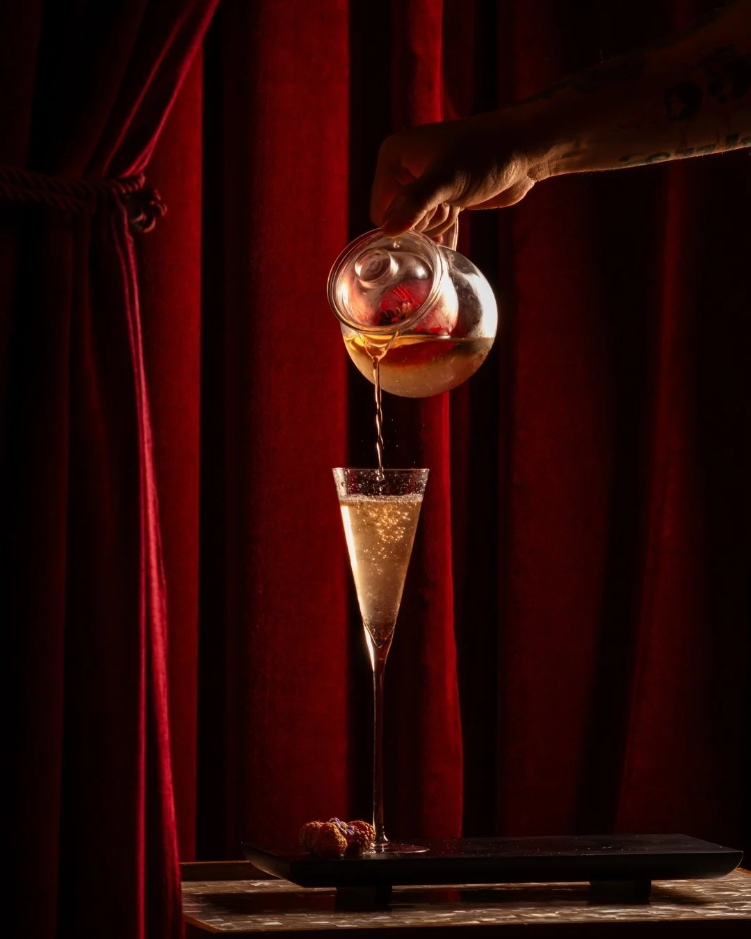 Curious Chameleon is never just one thing.

Roku Gin meets TWG Sweet Innocence Tea, bergamot and citrus, with a finish of raspberry hibiscus sorbet. Watch the colours change, then let the flavours do the rest ✨🍸

How are you feeling?

#feelingCURIOU