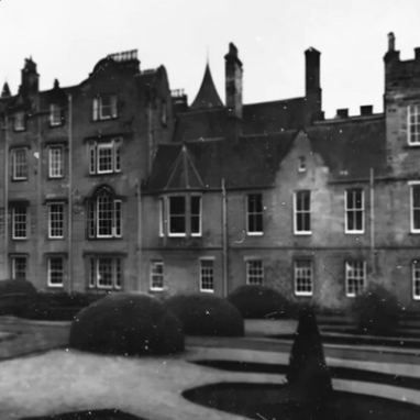 Episode 30: The Seagrove Sessions. Hermine - a journey from Austria to Scotland.