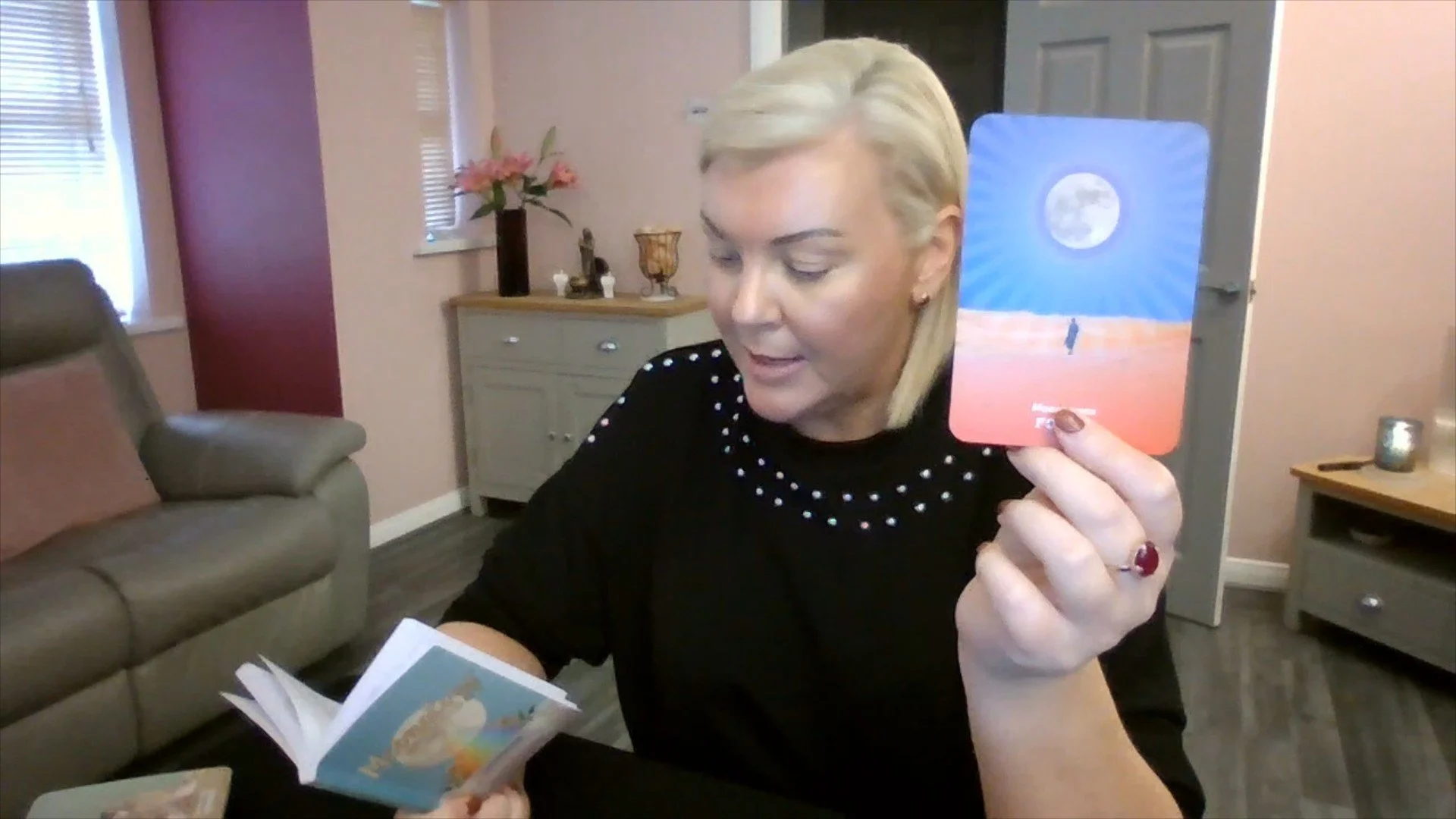 LEO: Helping Others Transmute Their Pain | Spiritual Zodiac Tarot Reading | November 2025