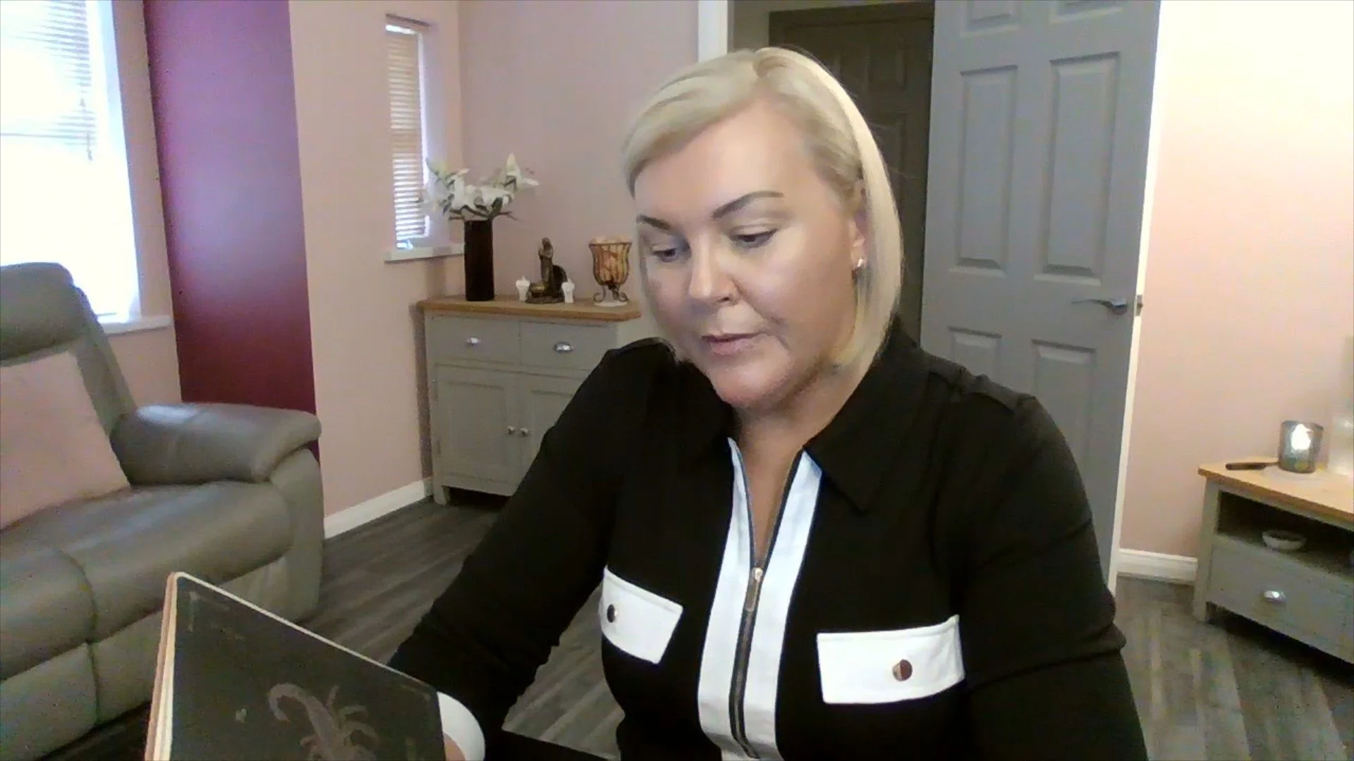 New Moon In Scorpio: An Ancestor Has More Than Money To Share | Spiritual Intuitive Tarot Reading