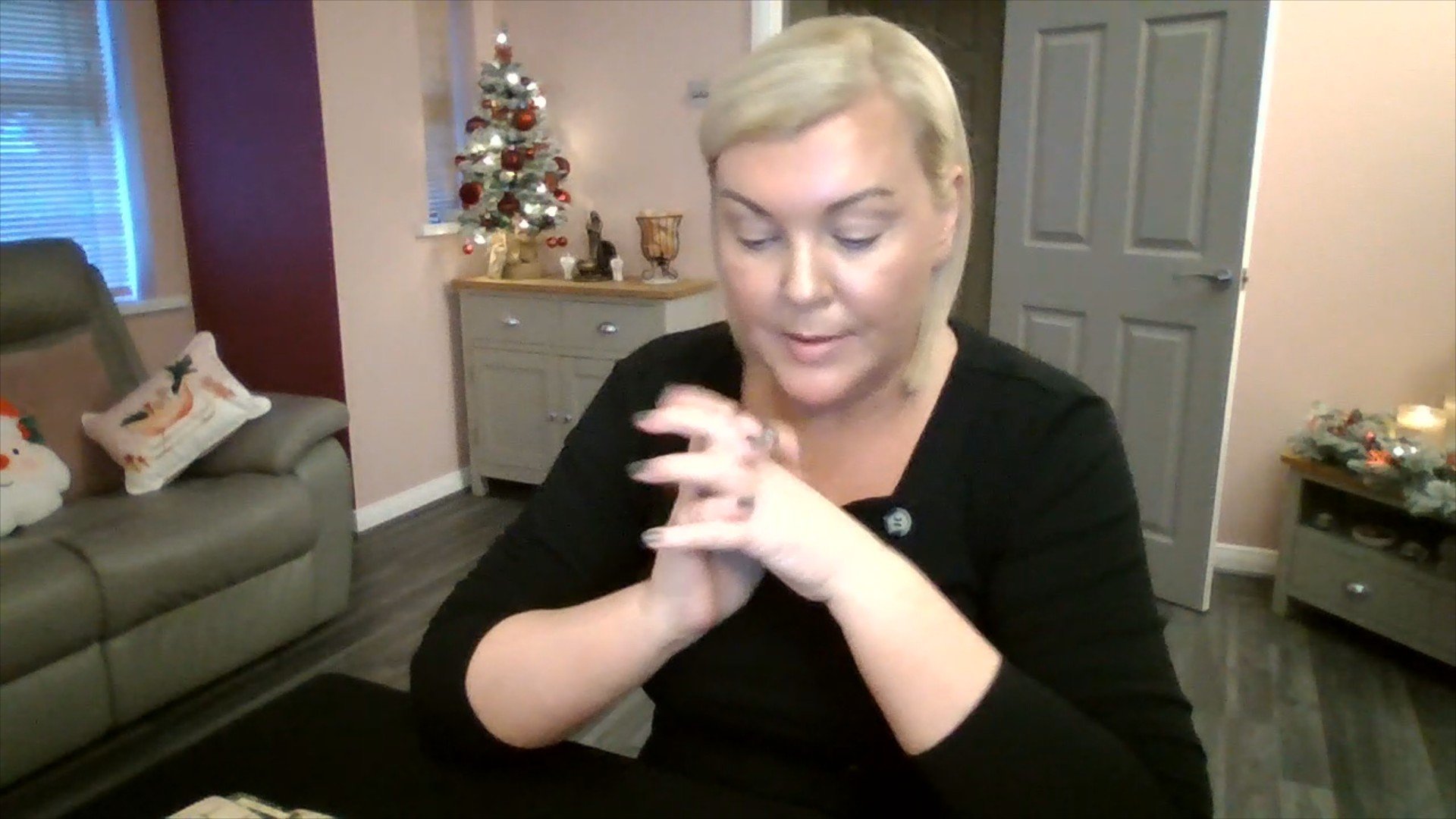 Daily Spiritual Guidance: Don't Let The Past Hold You Back | Intuitive Tarot Reading