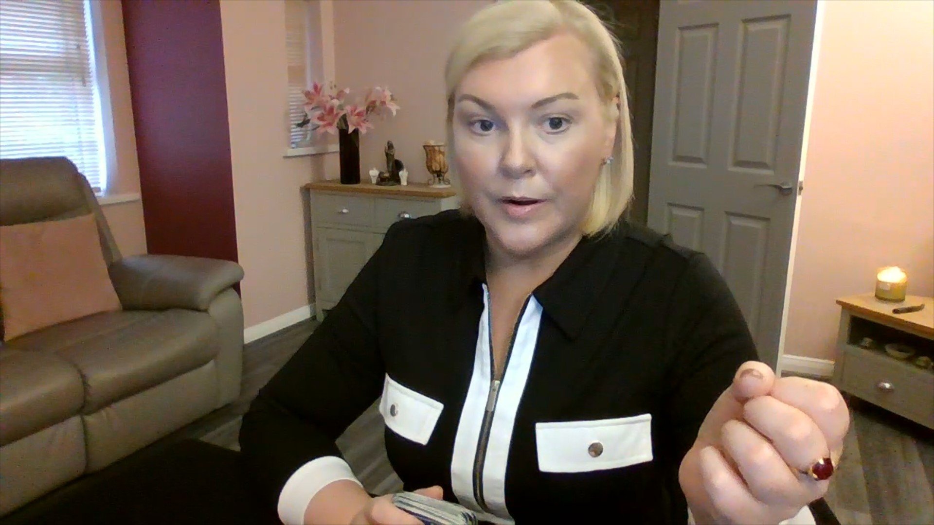 DIVINE FEMININE: Cleansing Your Energy Field | Spiritual Intuitive Tarot Reading