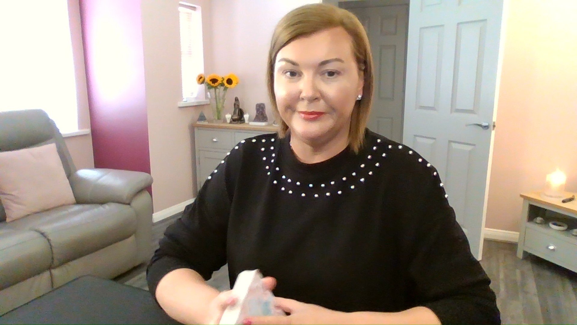 Daily Spiritual Guidance: This Queen Of Wands Is The Lowest Of The Low | Intuitive Tarot Reading