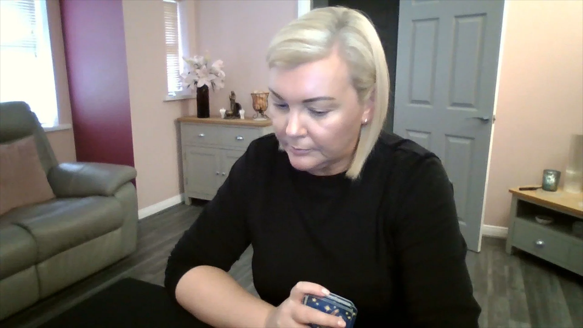 AQUARIUS: "Mummy" Issues | Spiritual Zodiac Tarot Reading | Mid November 2025