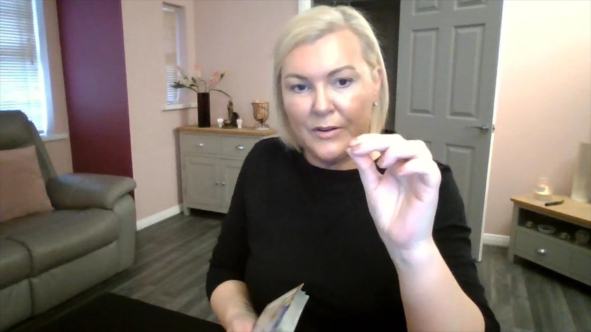 AQUARIUS: They're Wanting To Reach Out | Spiritual Zodiac Tarot Reading | Mid January 2026