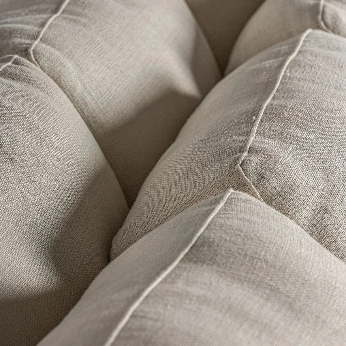 Artículo N.º 02: Cloud Dancer, el Pantone 2026: el blanco que transforma los espacios en refugios de calma.