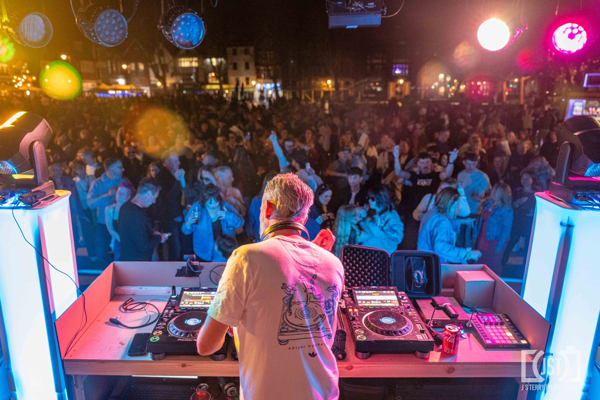 Steve playing the closing set at Party in the Square