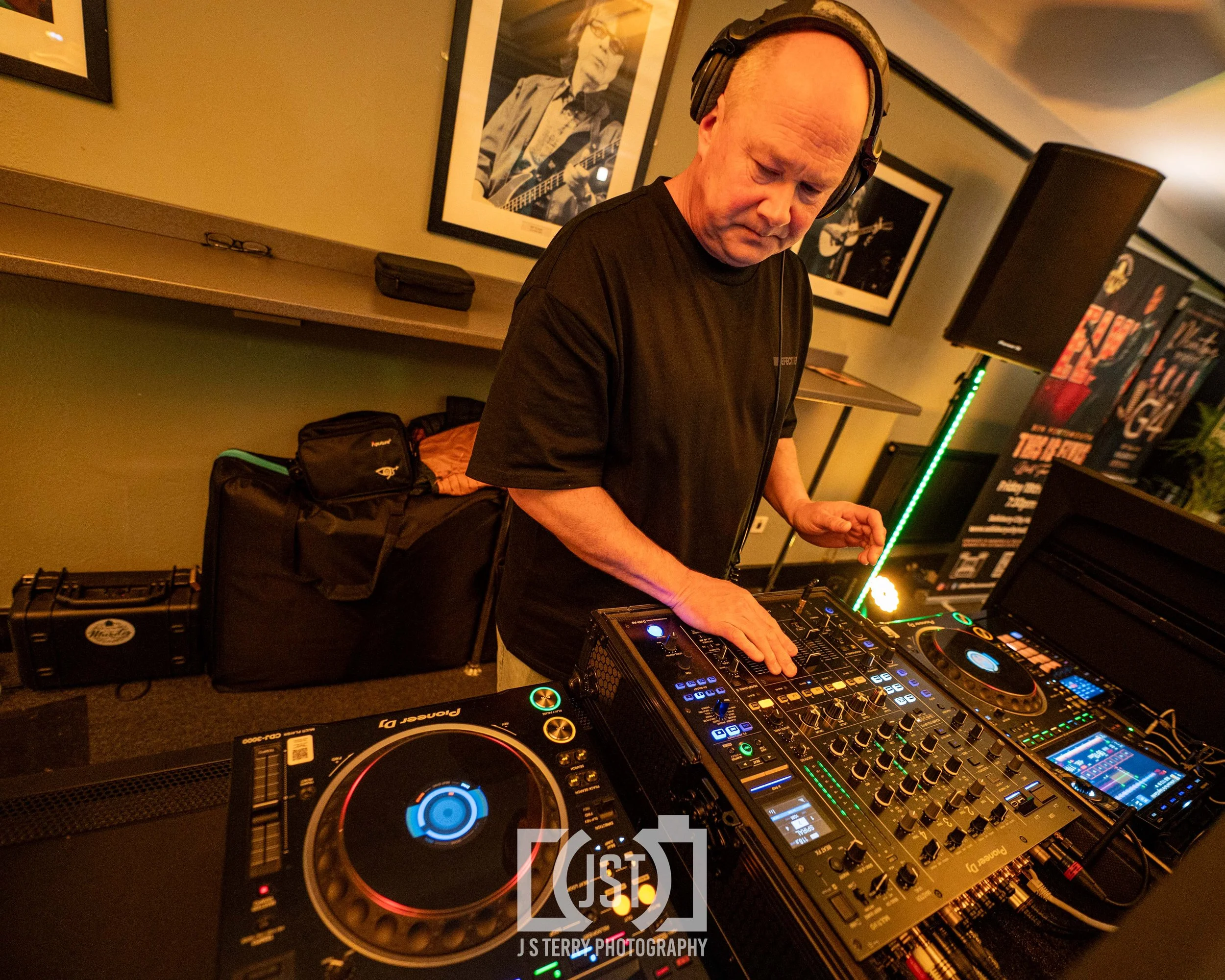 DJ Darren Kidd performing at Cafe Mambo Easter Sunday Classics - April 2026
