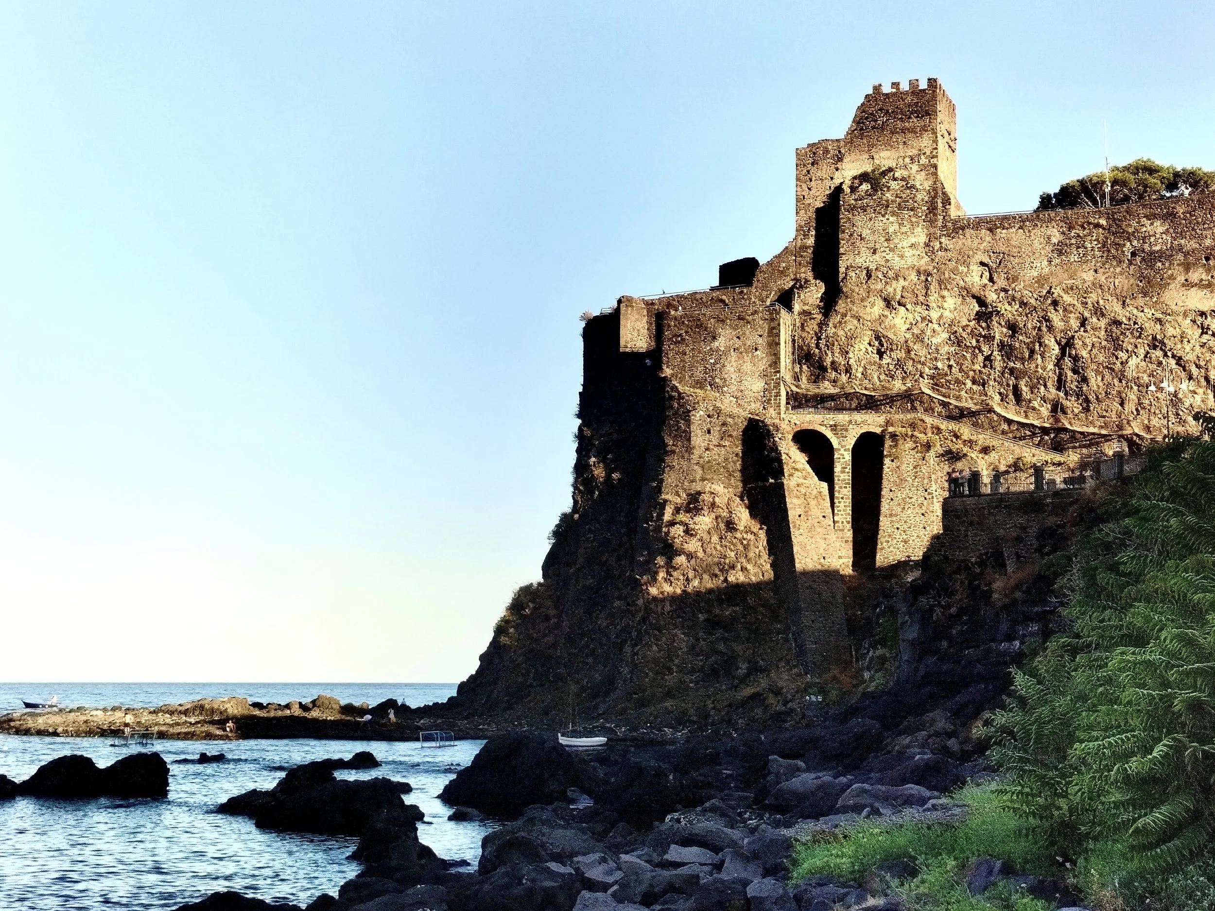 Die normannische Burg von Aci Castello_Catania.jpg