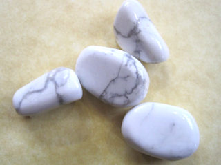 Howlite Tumble sml.png