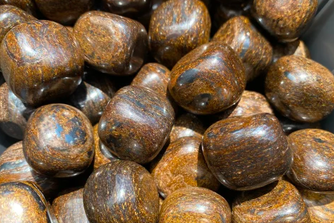 Bronzite large red sticker  Tumble