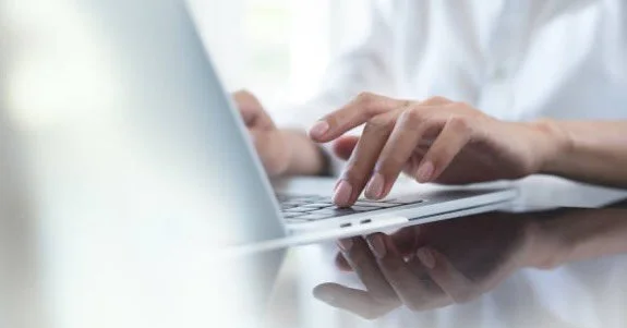 🌀 ¿Tu negocio necesita un impulso?
En Press Revenue ayudamos a pequeños negocios a crecer, optimizar sus ingresos y construir una reputación sólida que los haga destacar.
📊 Estrategias a medida
💡 Análisis de opo